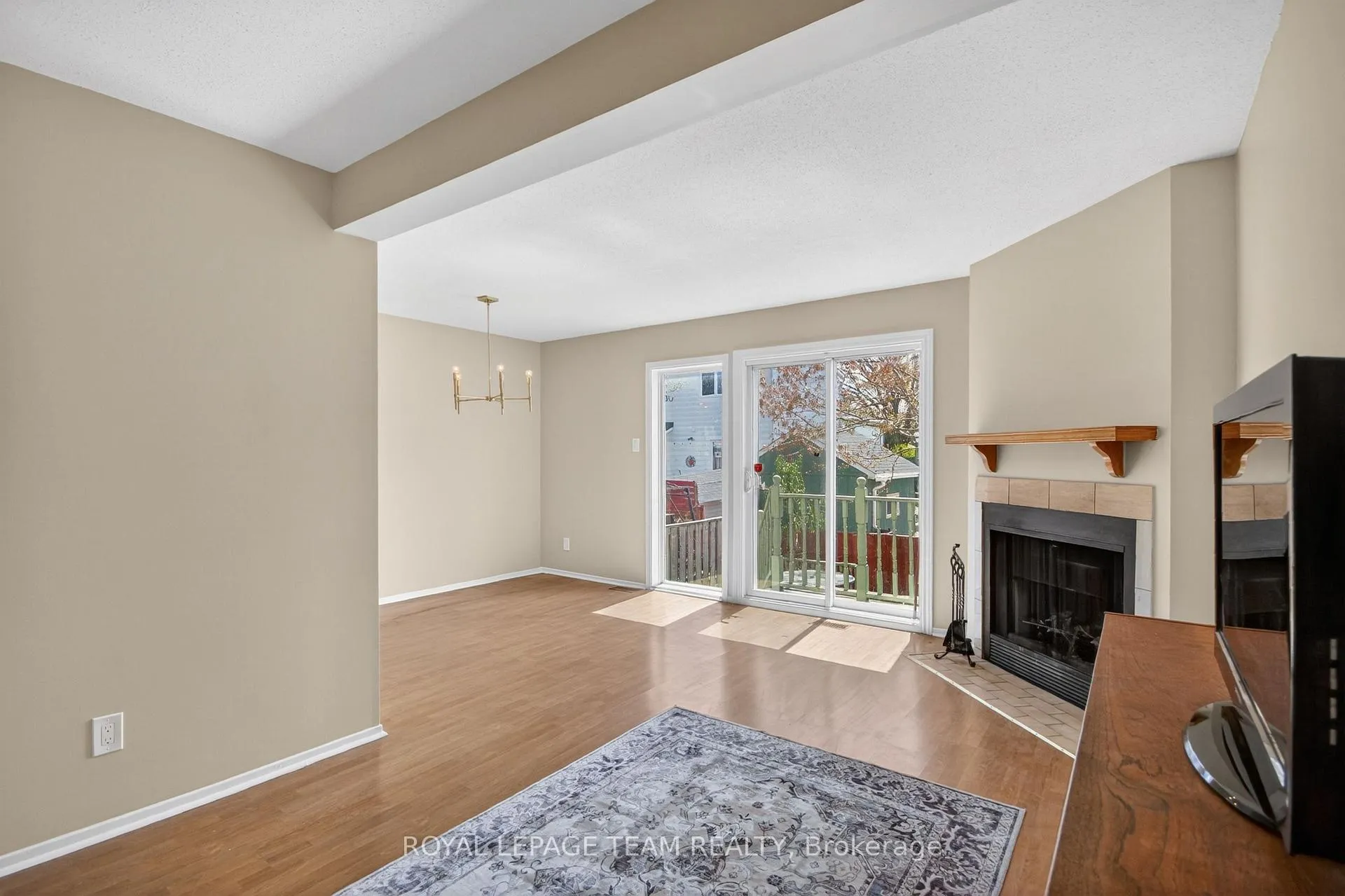 Photo 7 of 39 Saxton Private, Ottawa, Redwood Park — HOMEH