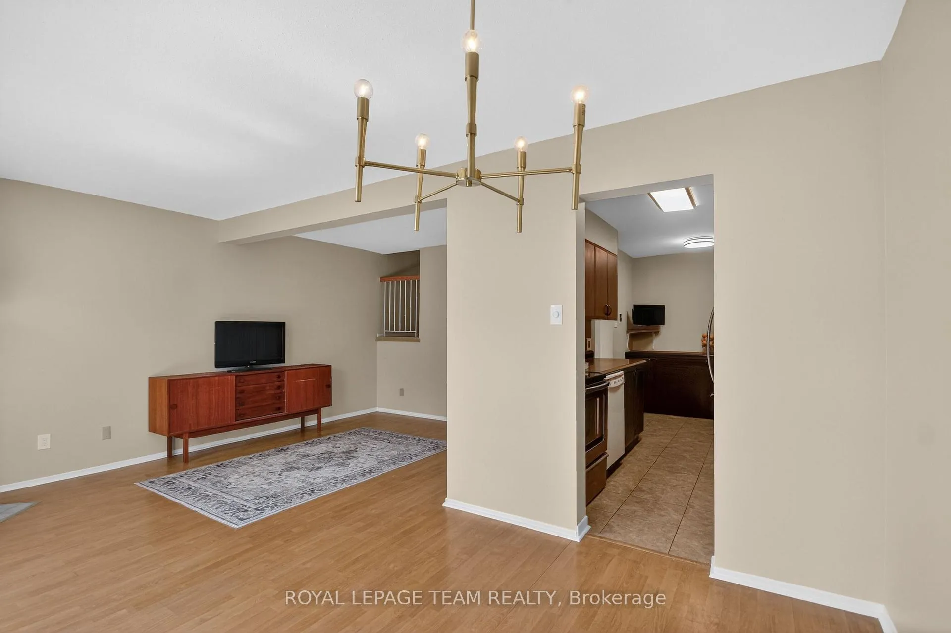 Photo 9 of 39 Saxton Private, Ottawa, Redwood Park — HOMEH