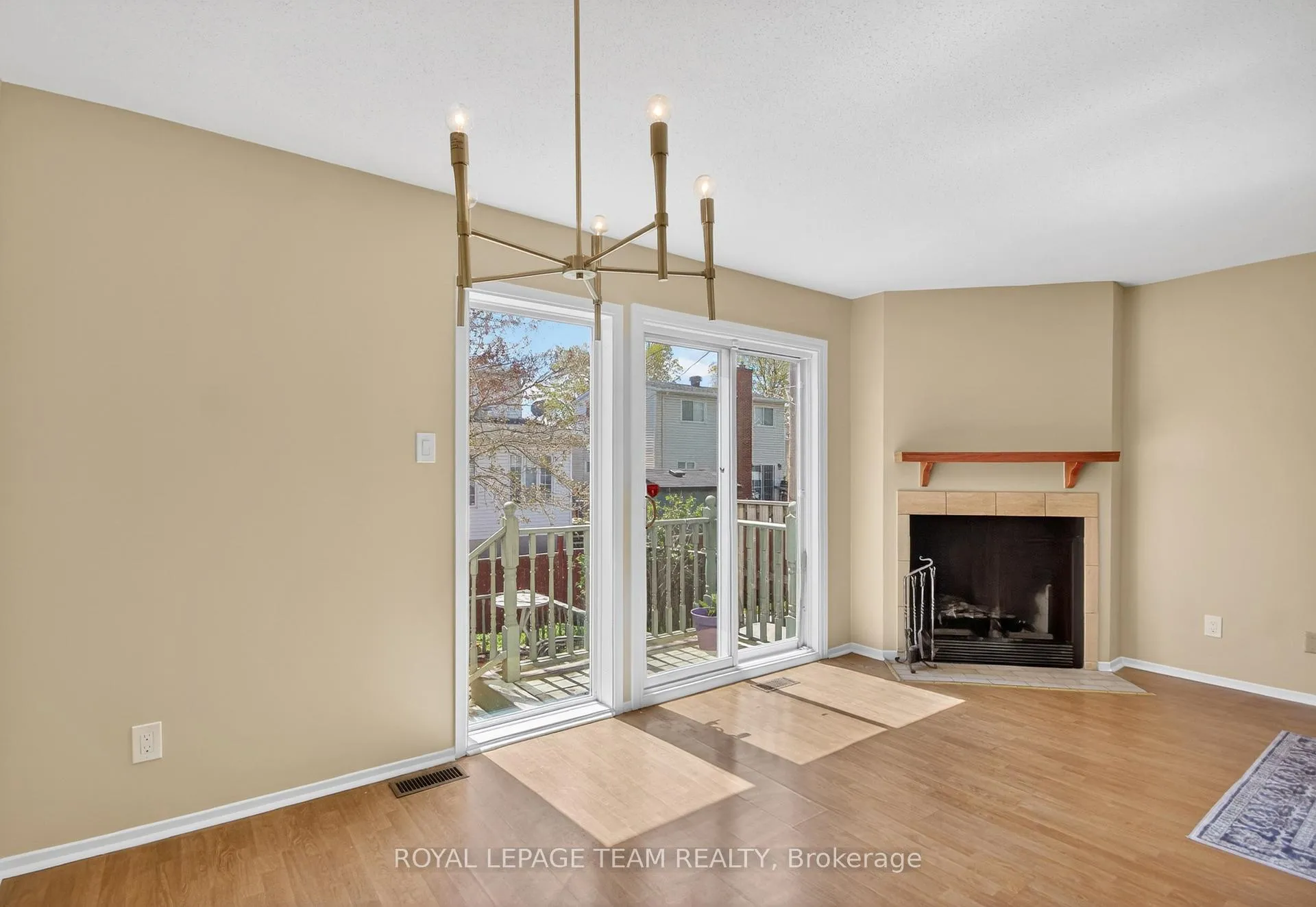 Photo 10 of 39 Saxton Private, Ottawa, Redwood Park — HOMEH