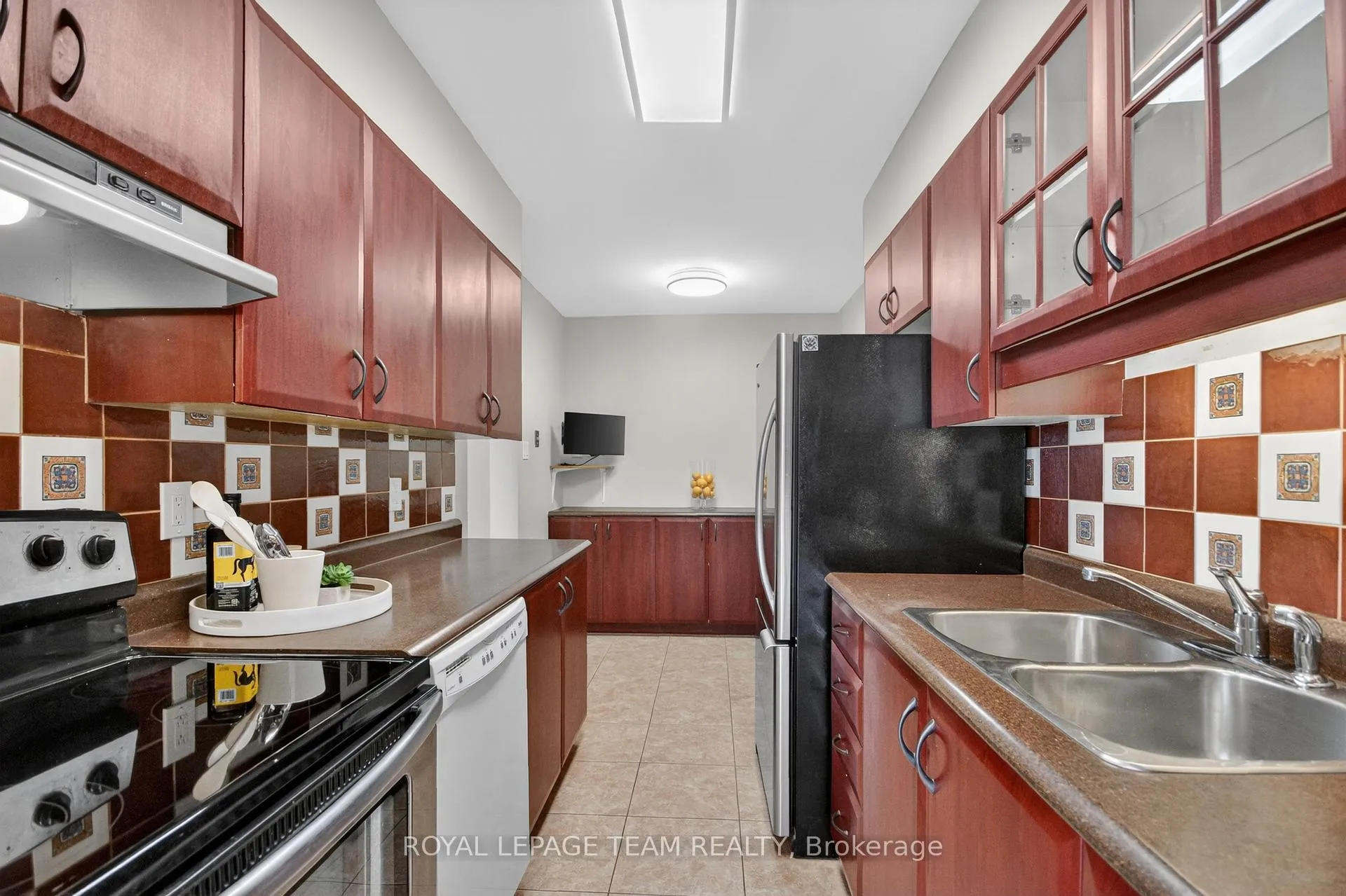 Photo 12 of 39 Saxton Private, Ottawa, Redwood Park — HOMEH