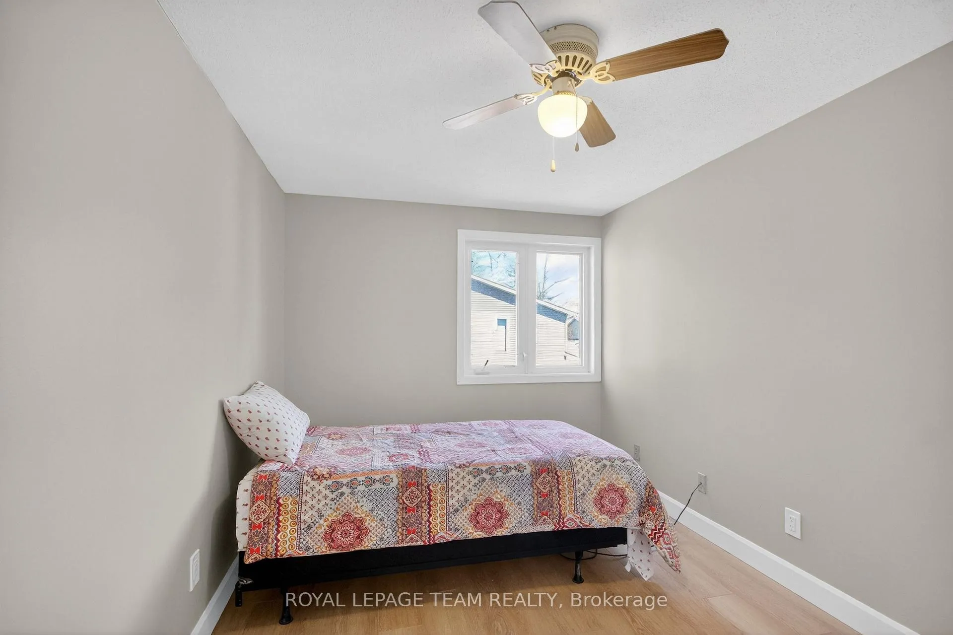 Photo 20 of 39 Saxton Private, Ottawa, Redwood Park — HOMEH