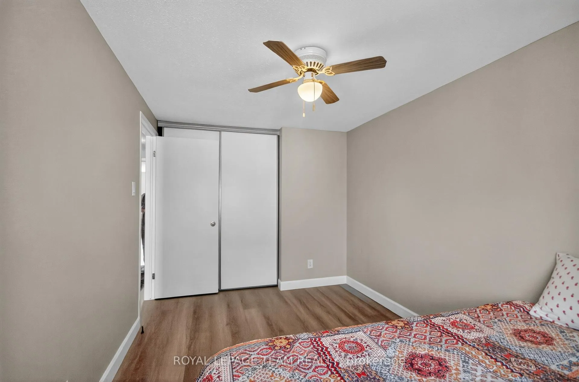 Photo 21 of 39 Saxton Private, Ottawa, Redwood Park — HOMEH