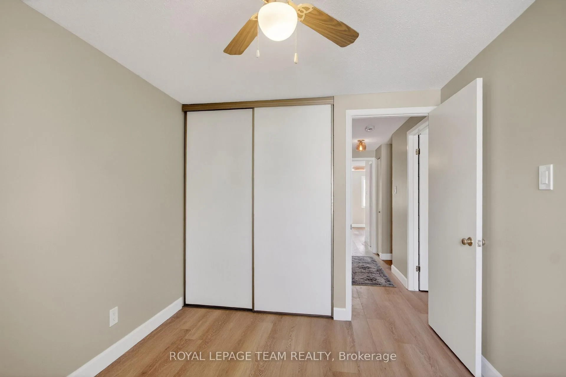 Photo 23 of 39 Saxton Private, Ottawa, Redwood Park — HOMEH