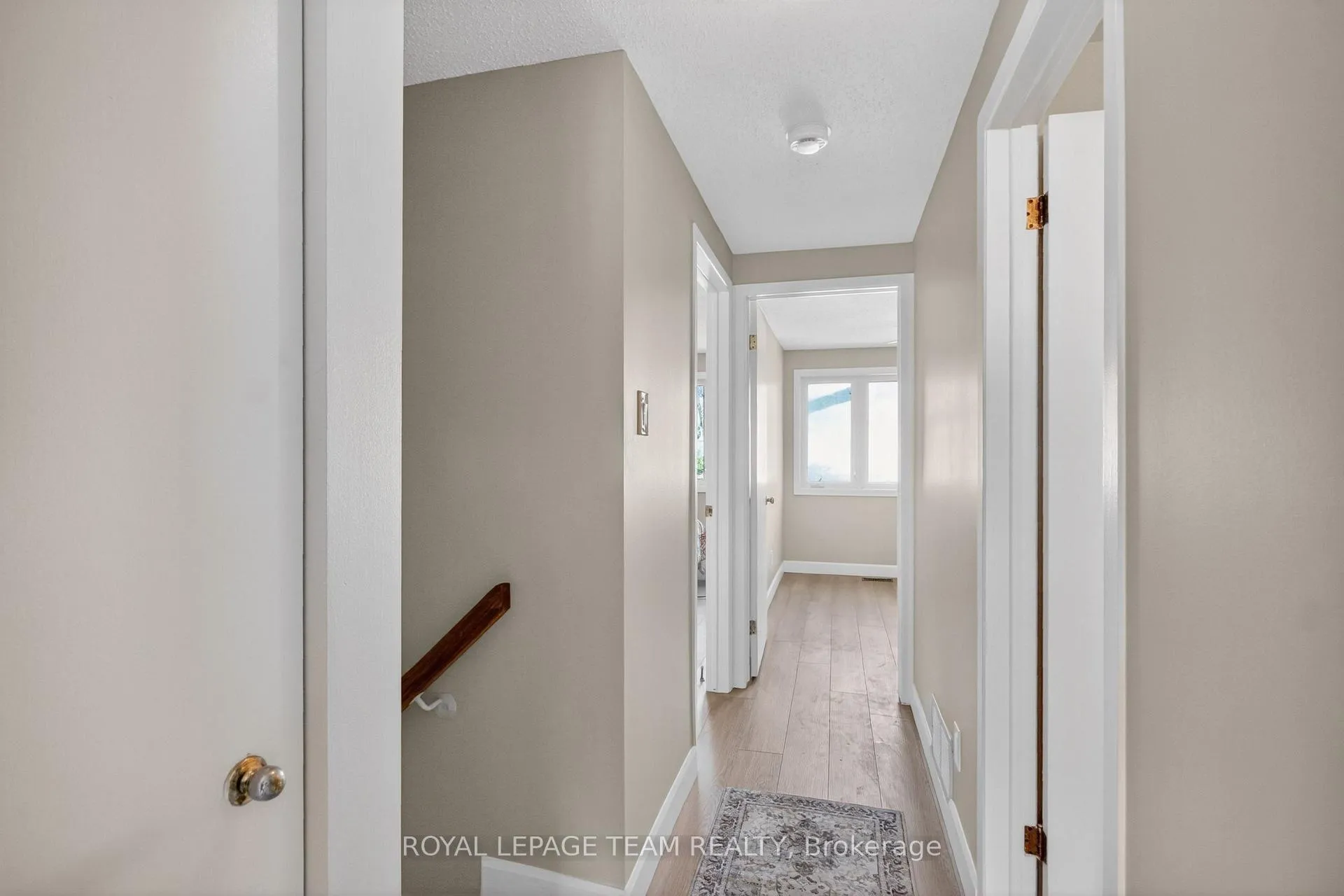 Photo 26 of 39 Saxton Private, Ottawa, Redwood Park — HOMEH