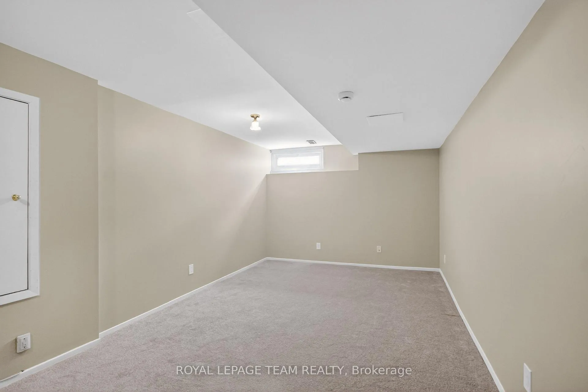 Photo 27 of 39 Saxton Private, Ottawa, Redwood Park — HOMEH