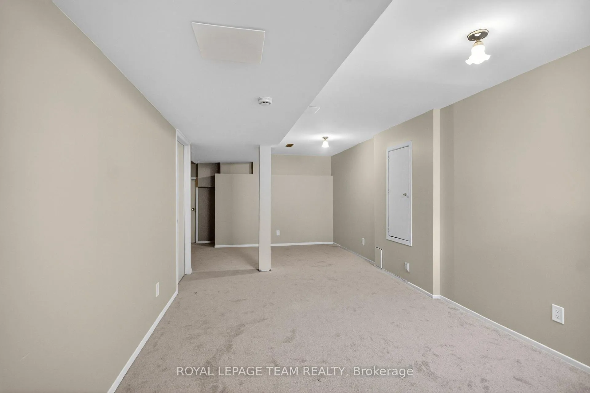 Photo 28 of 39 Saxton Private, Ottawa, Redwood Park — HOMEH