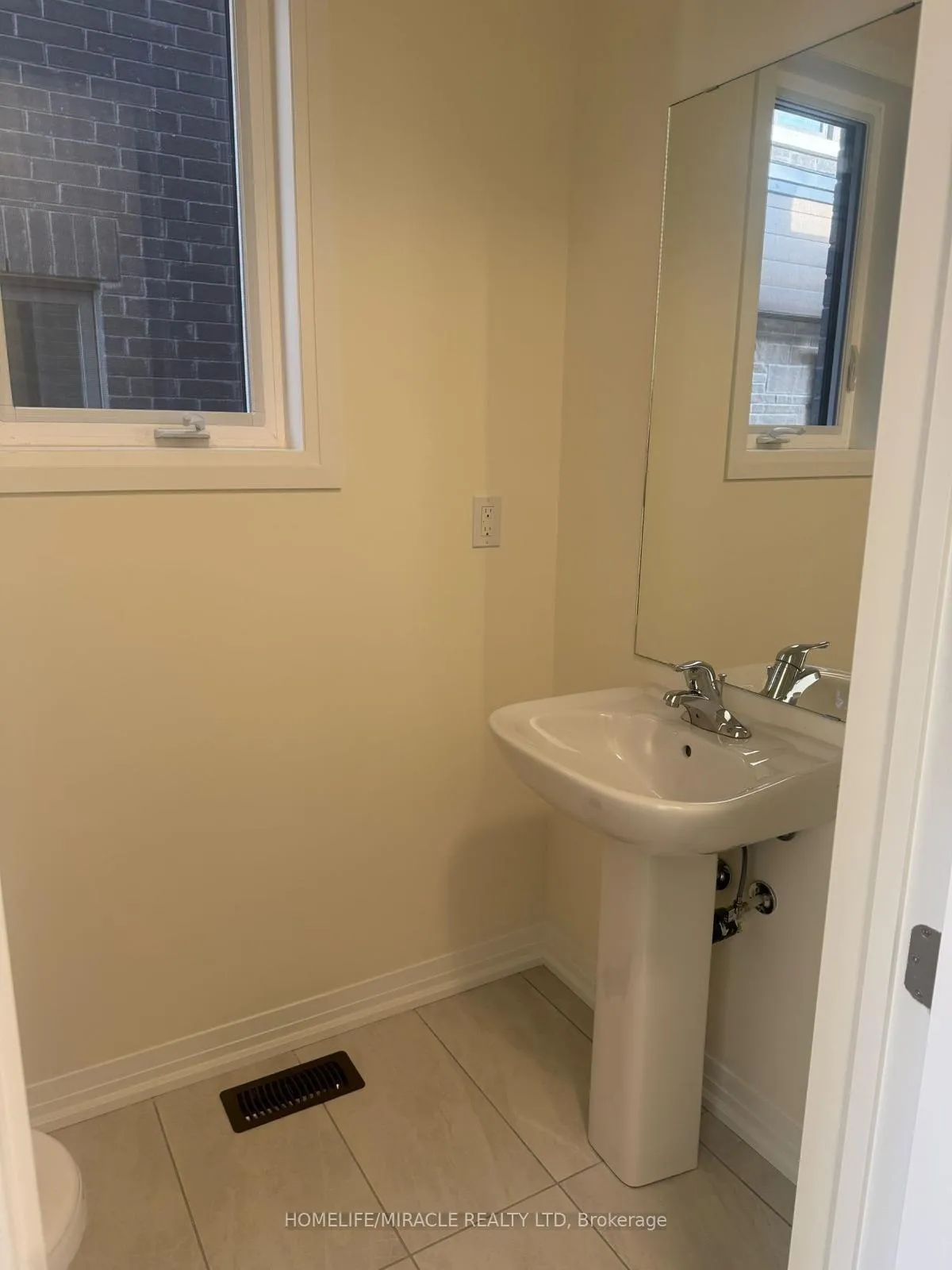Photo 9 of 41 Rumi Court, Vaughan, Patterson — HOMEH