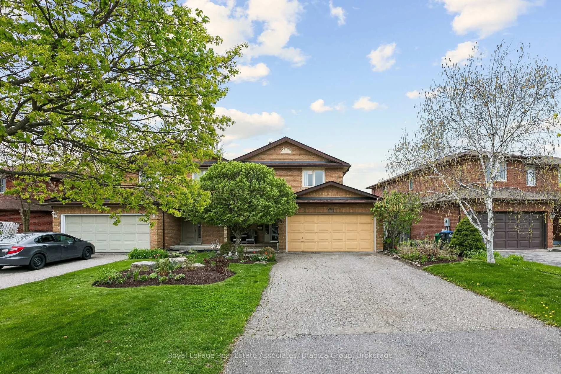 Photo 3 of 290 Hillside Drive, Mississauga, Streetsville — HOMEH