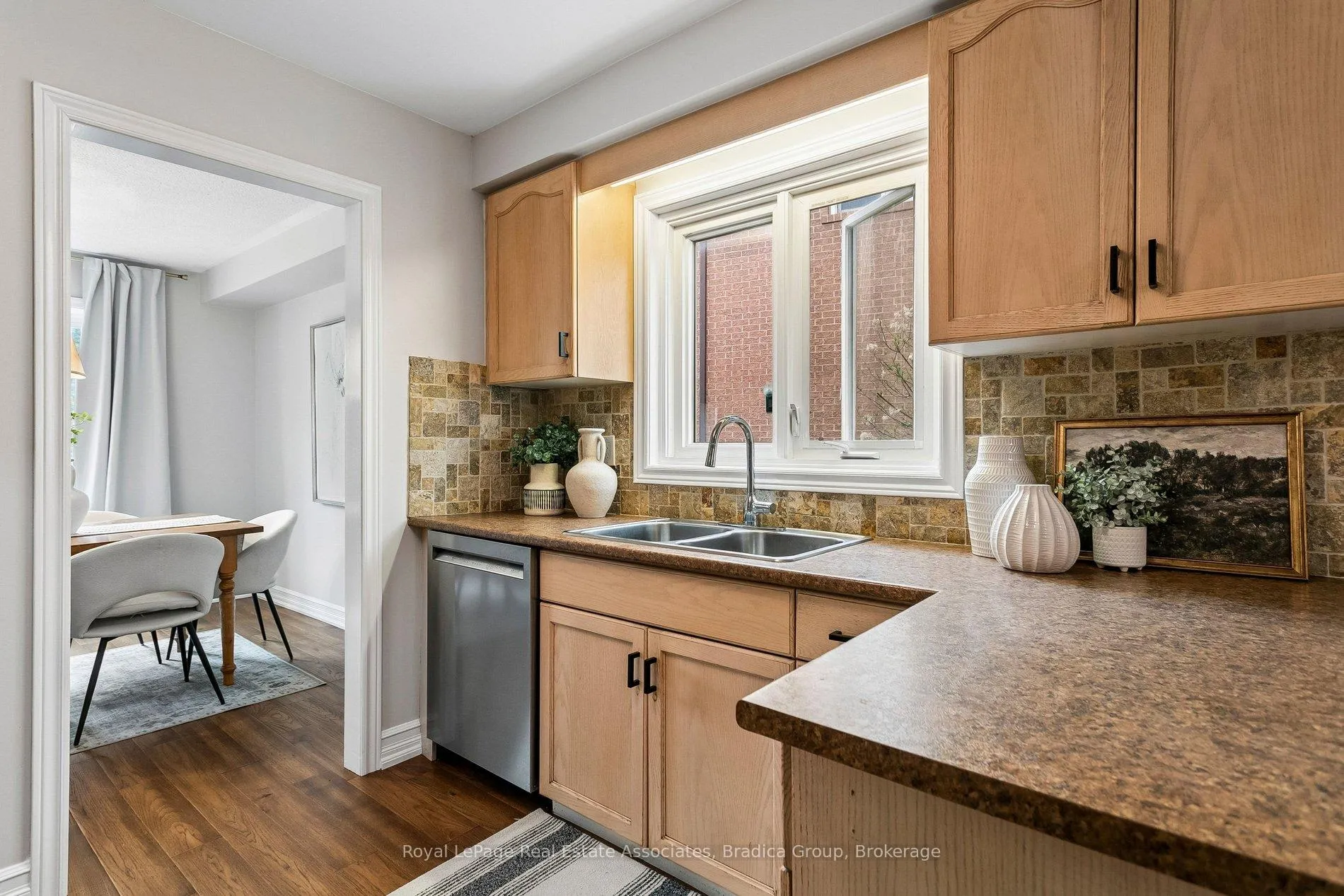 Photo 7 of 290 Hillside Drive, Mississauga, Streetsville — HOMEH