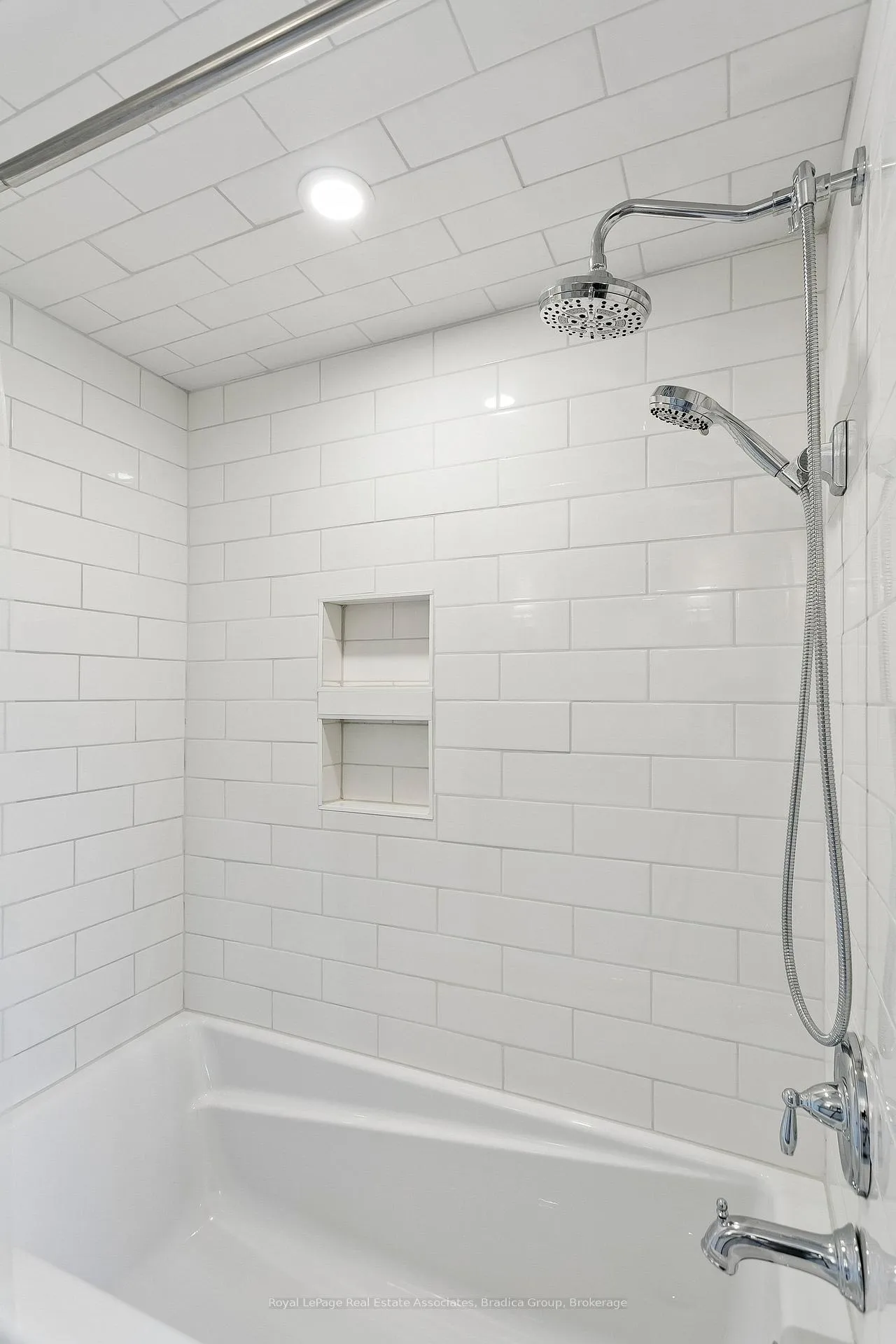 Photo 11 of 290 Hillside Drive, Mississauga, Streetsville — HOMEH