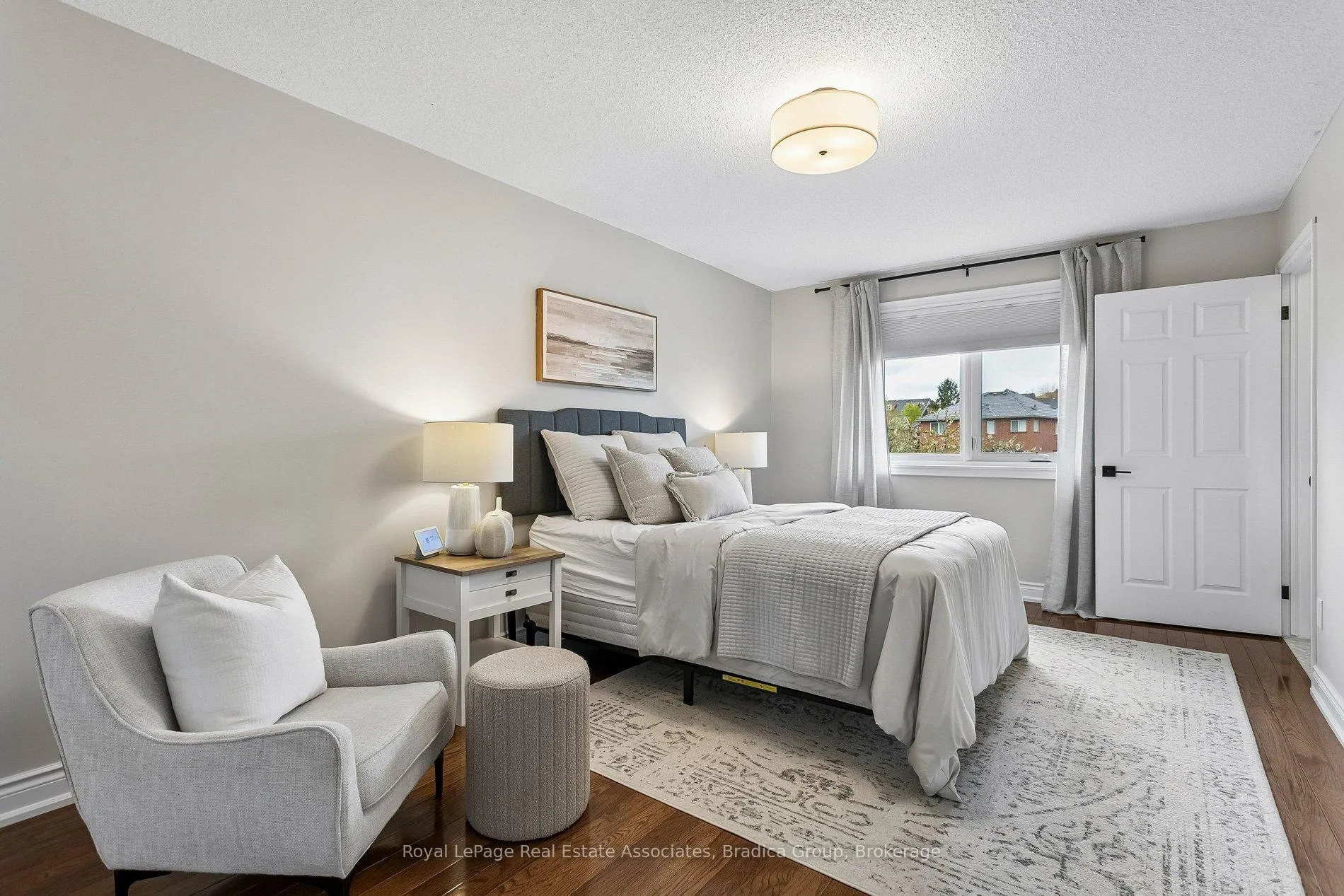 Photo 12 of 290 Hillside Drive, Mississauga, Streetsville — HOMEH