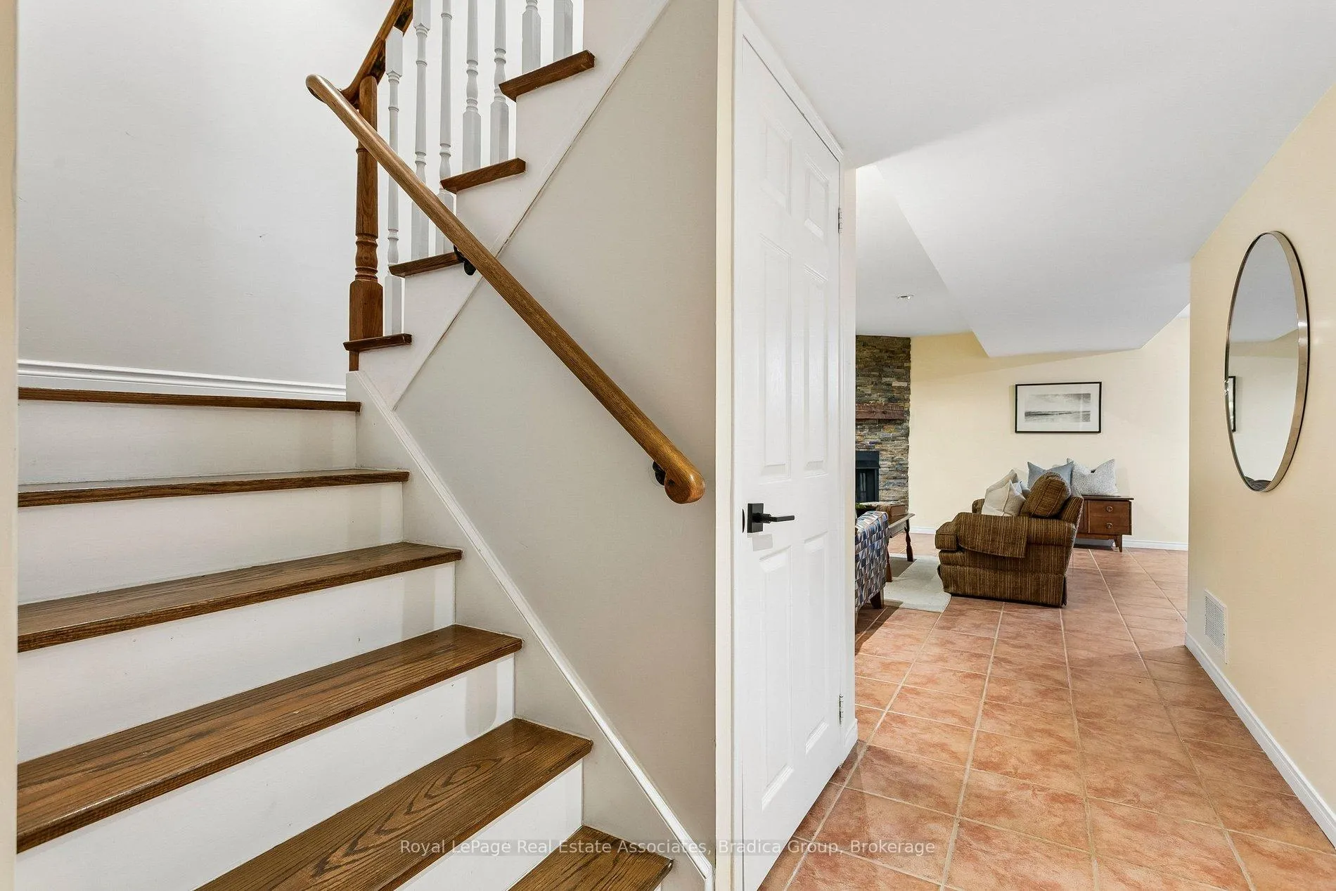 Photo 14 of 290 Hillside Drive, Mississauga, Streetsville — HOMEH