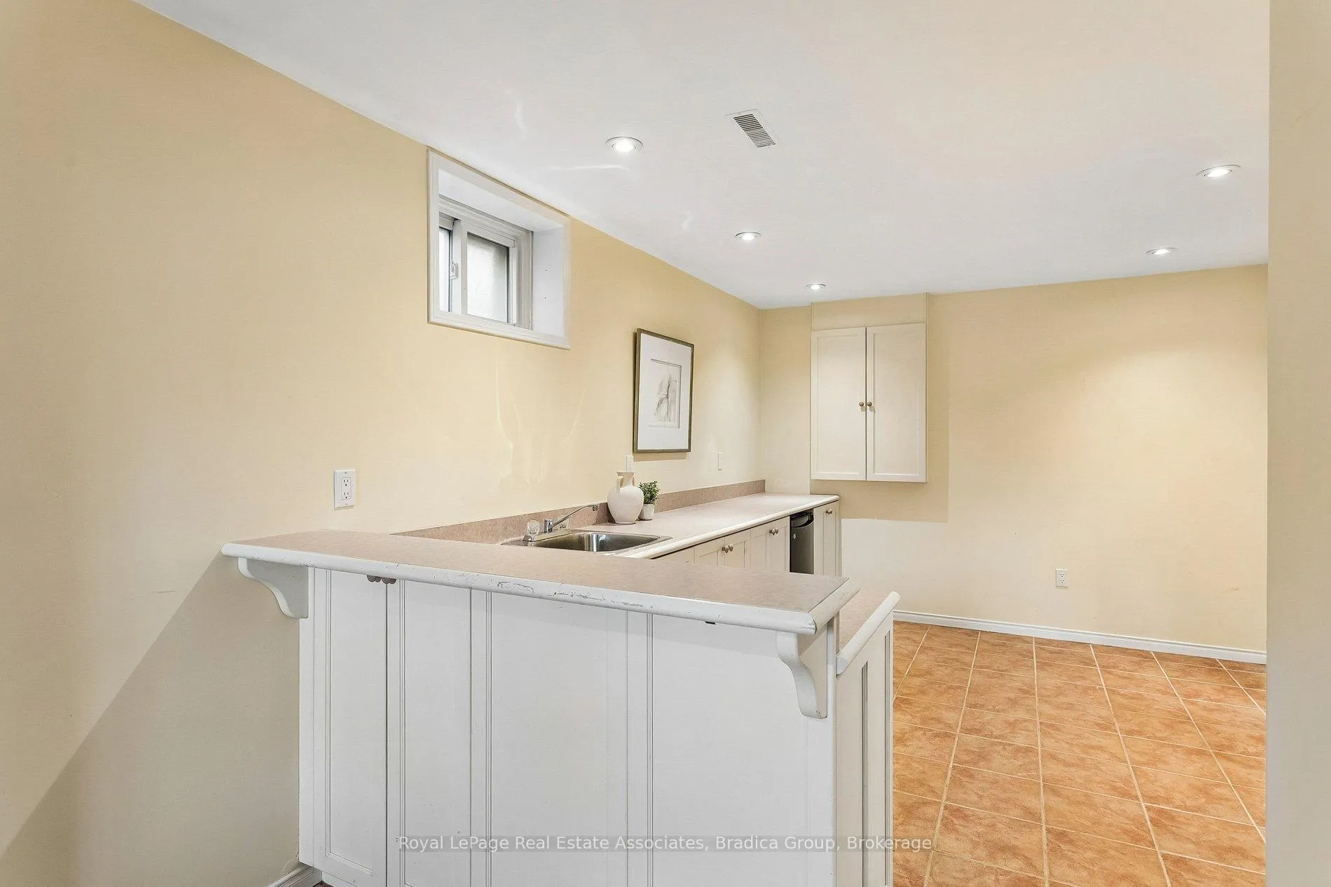 Photo 15 of 290 Hillside Drive, Mississauga, Streetsville — HOMEH