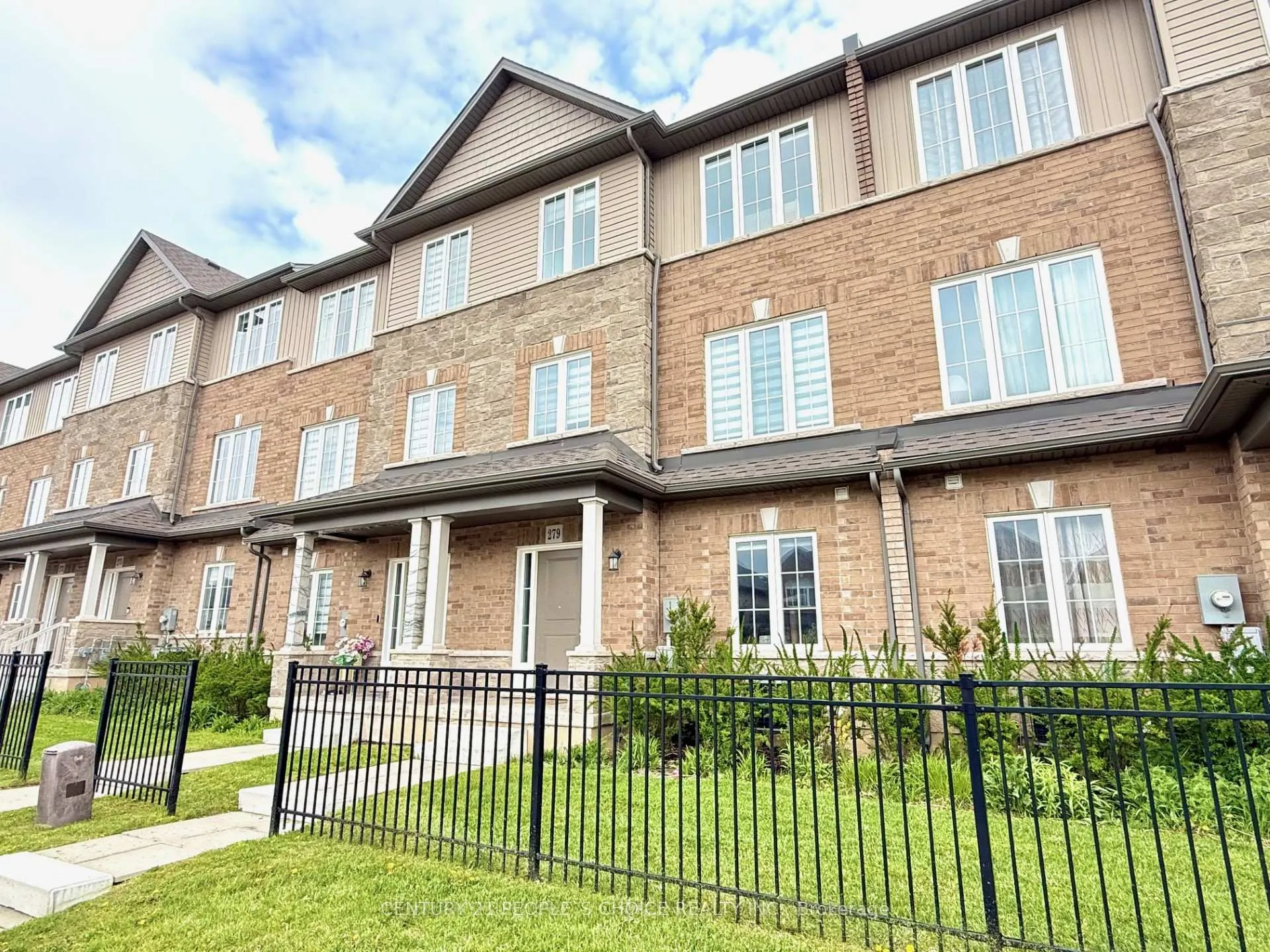 Photo 2 of 279 Dalgleish Trail, Hamilton, Hannon — HOMEH