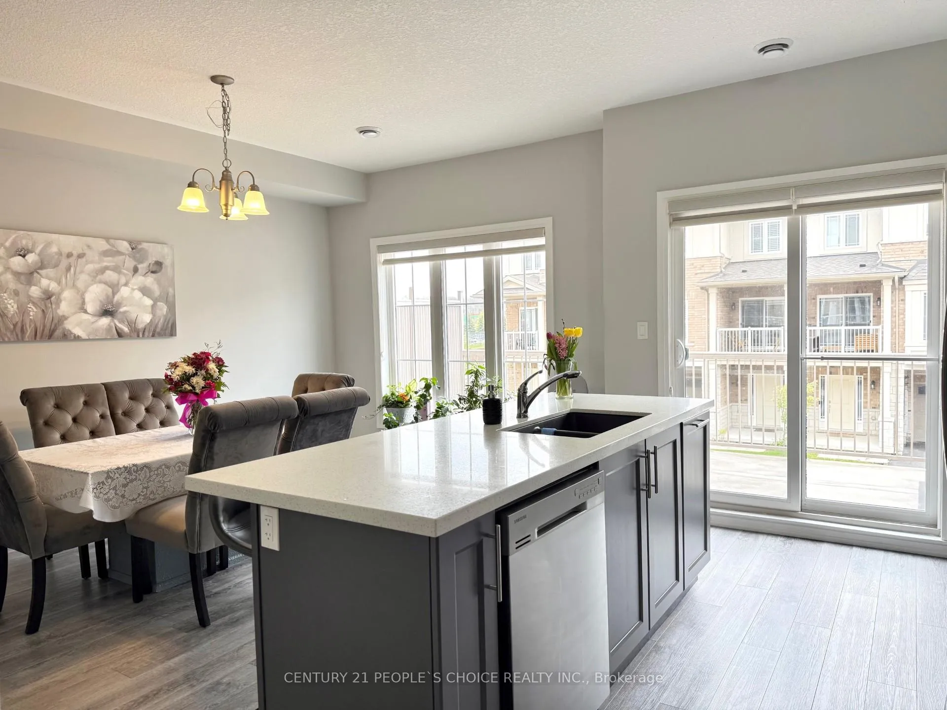 Photo 10 of 279 Dalgleish Trail, Hamilton, Hannon — HOMEH