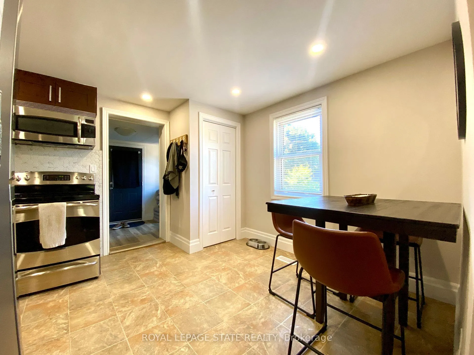 Photo 21 of 358 Dundas Street E, Hamilton, Waterdown — HOMEH