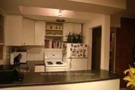 Photo 4 of Unit 3, 192 Kenilworth Avenue, Toronto, The Beaches — HOMEH