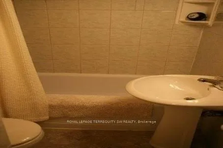 Photo 6 of Unit 3, 192 Kenilworth Avenue, Toronto, The Beaches — HOMEH