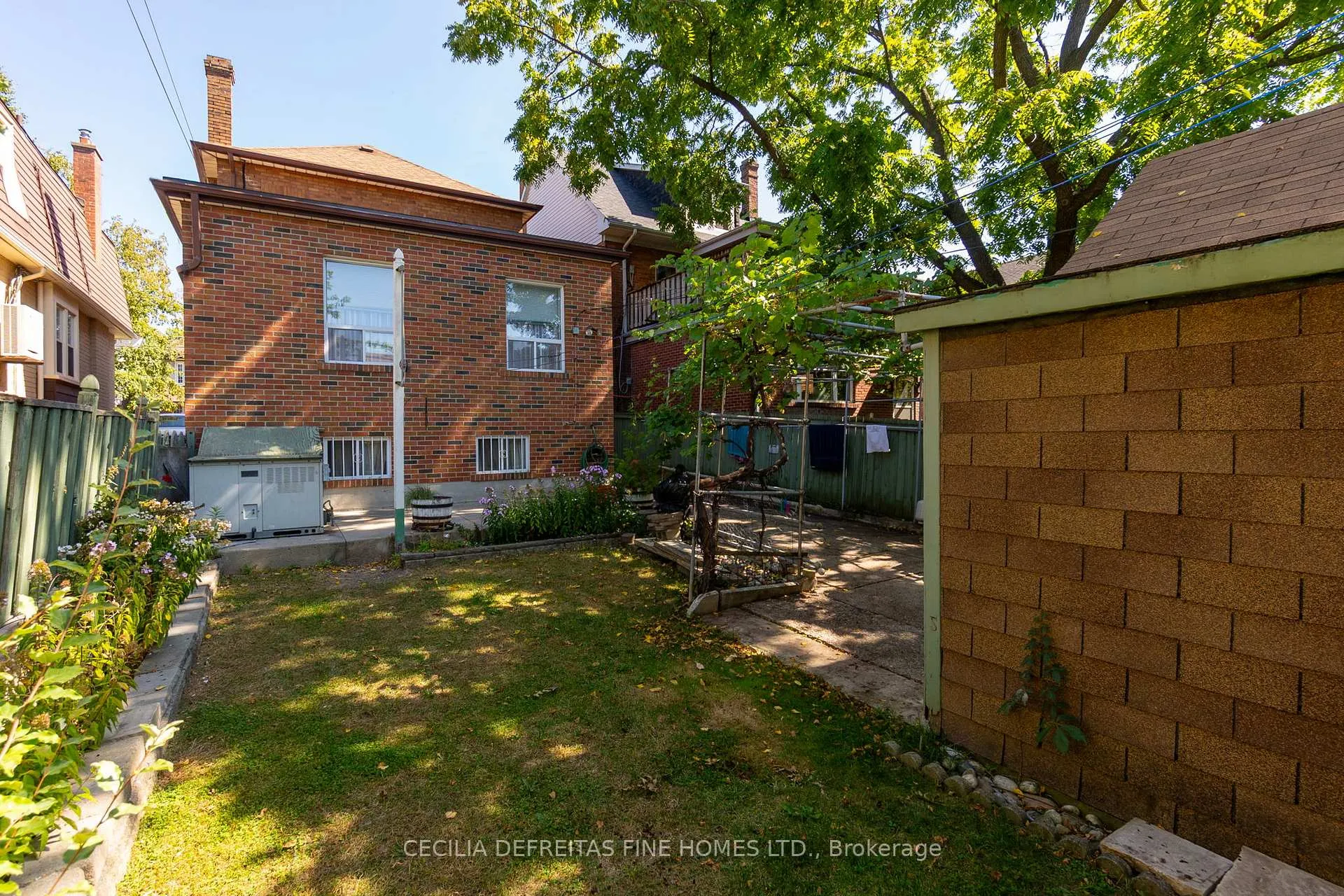 Photo 38 of 48 Westmount Avenue, Toronto, Corso Italia-Davenport — HOMEH