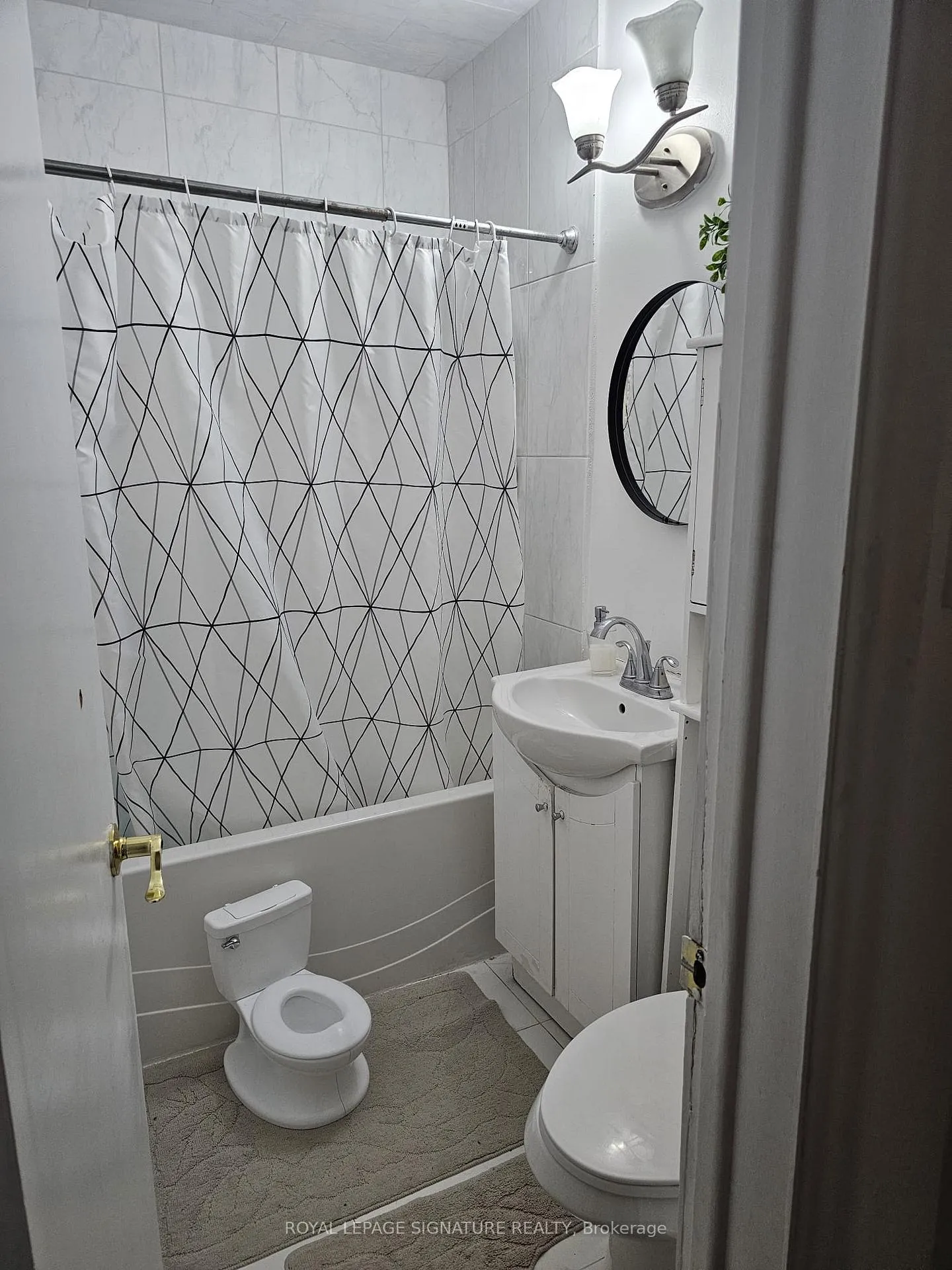 Photo 12 of 3242 Lawrence Avenue, Scarborough, Woburn — HOMEH
