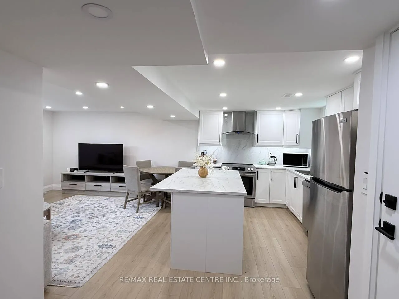 Photo 2 of Unit Lower, 171 Manitou Way, Hamilton, Ancaster — HOMEH
