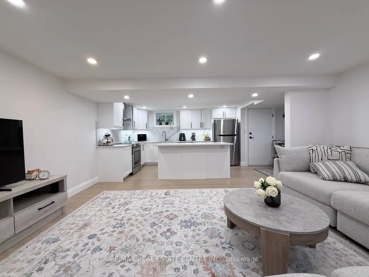 Photo 5 of Unit Lower, 171 Manitou Way, Hamilton, Ancaster — HOMEH