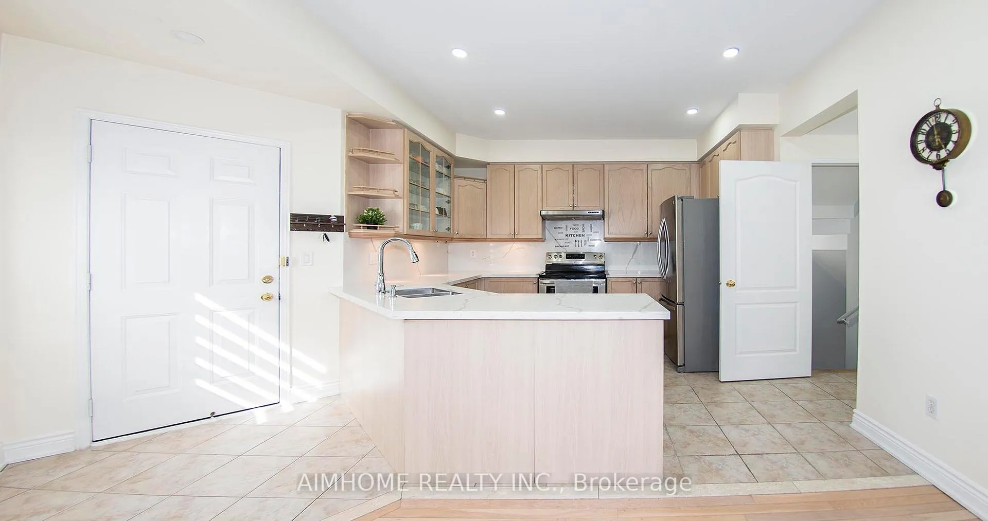 Photo 4 of 118 Emery Hill Boulevard, Markham, Berczy — HOMEH