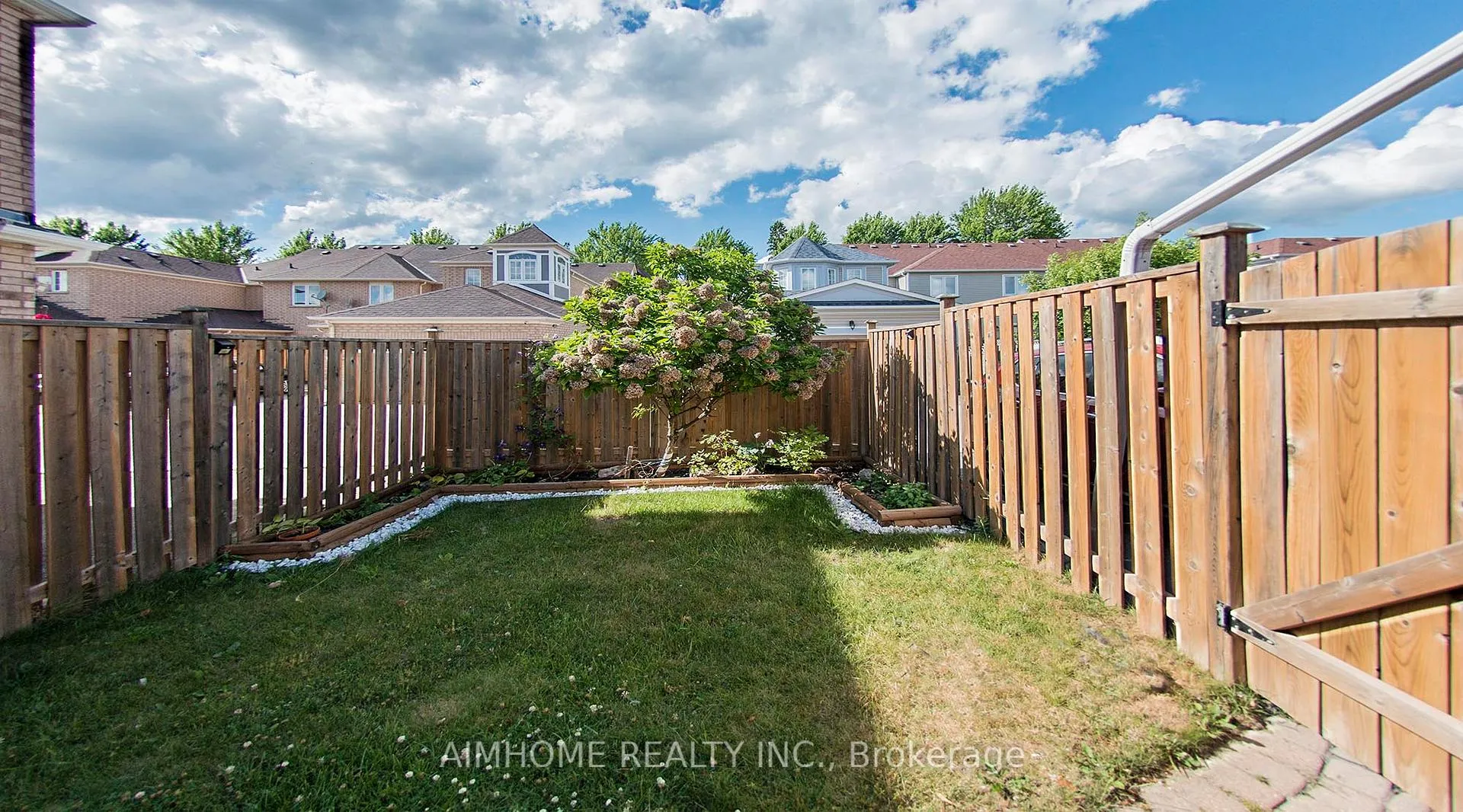 Photo 10 of 118 Emery Hill Boulevard, Markham, Berczy — HOMEH