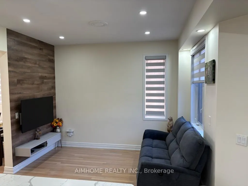 Photo 18 of 118 Emery Hill Boulevard, Markham, Berczy — HOMEH