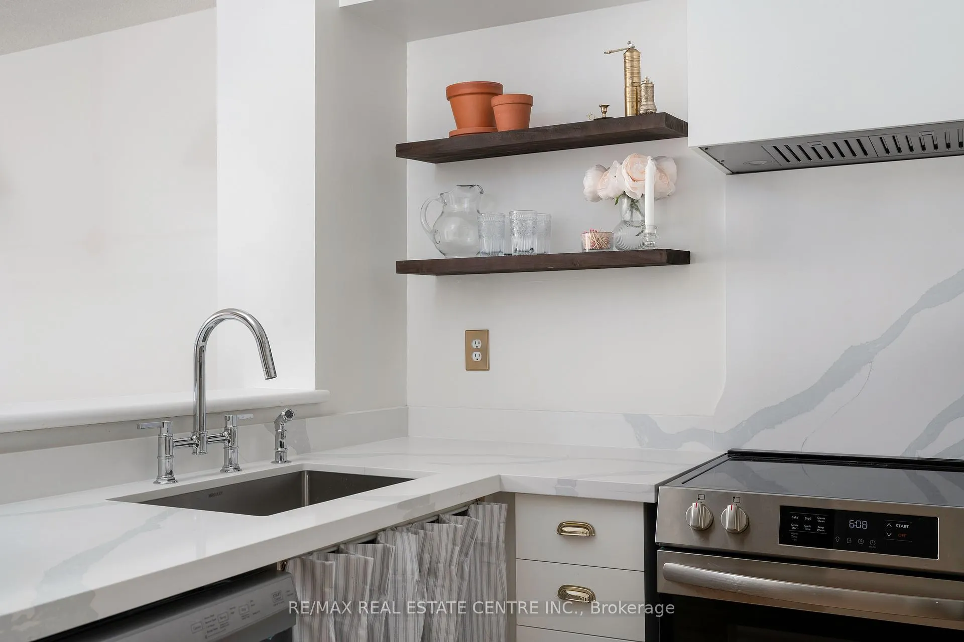 Photo 22 of Unit 616, 942 Yonge Street, Toronto, The Annex — HOMEH