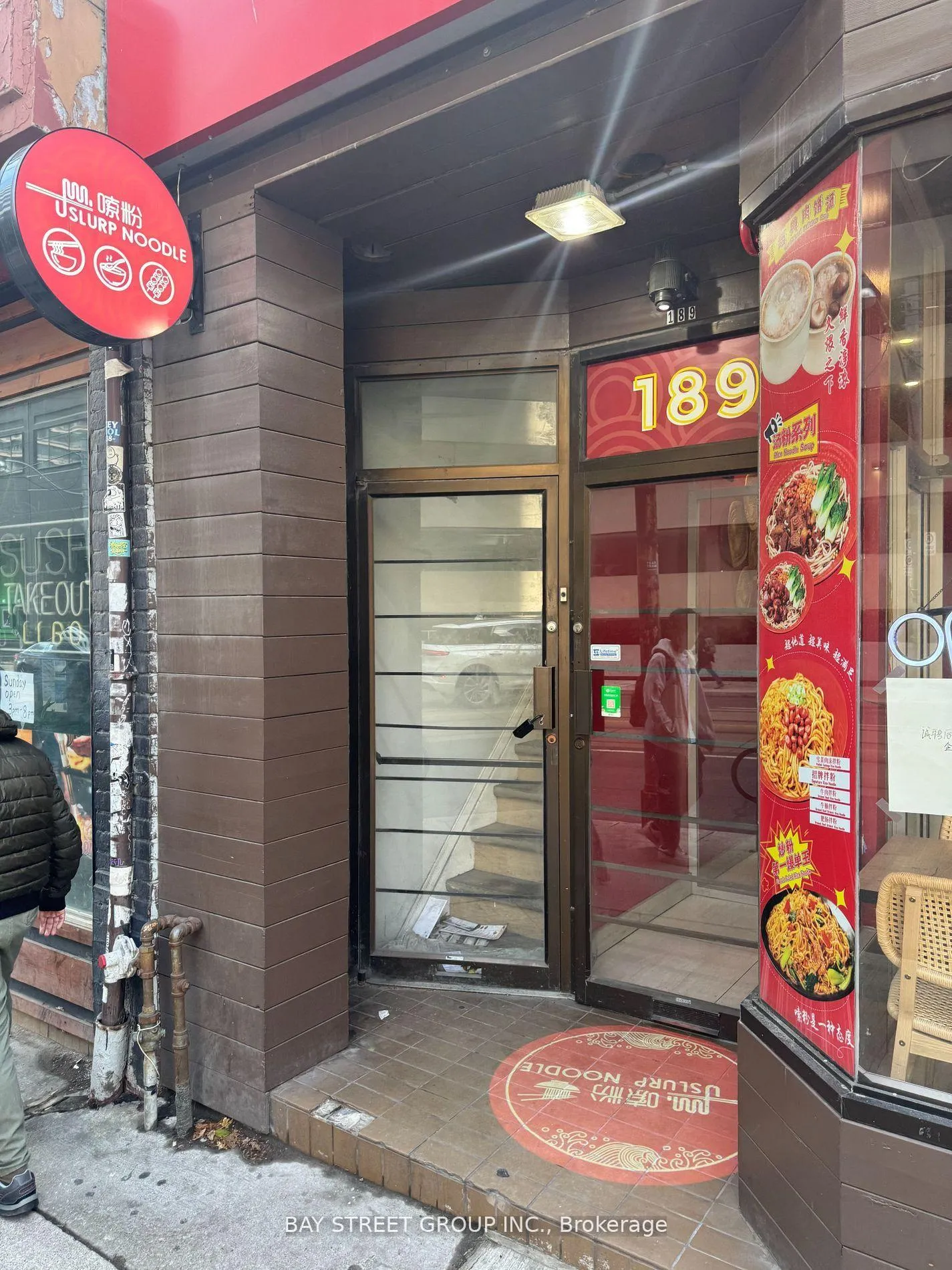 Front of Unit 2nd Flr, 189 Dundas Street W