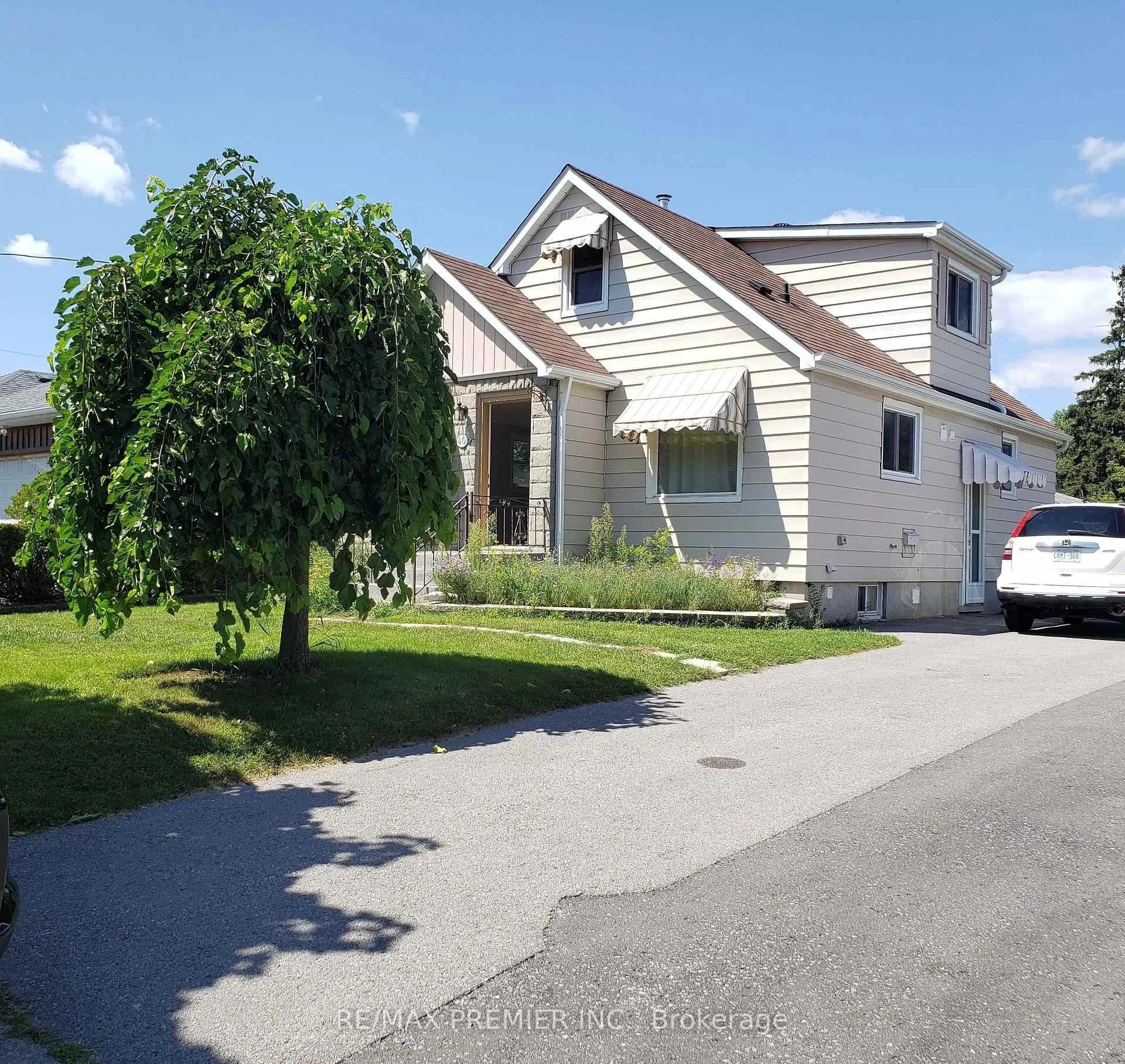 Front of Unit Upper, 40 Byng Avenue