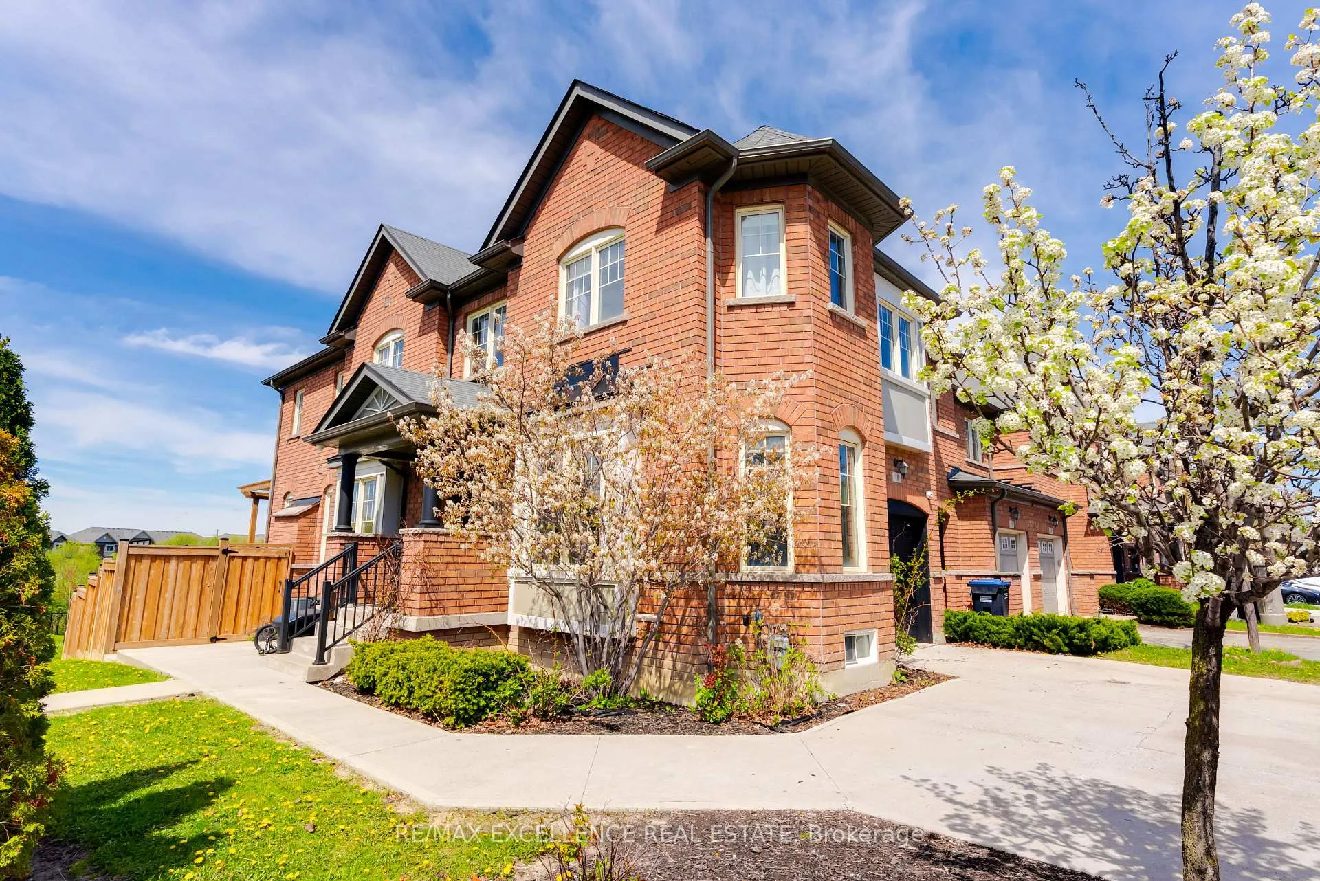 Photo 2 of 18 Davenhill Road, Brampton, Bram East — HOMEH