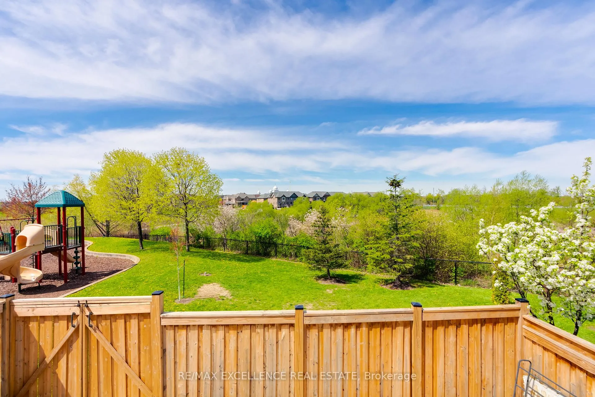 Photo 3 of 18 Davenhill Road, Brampton, Bram East — HOMEH