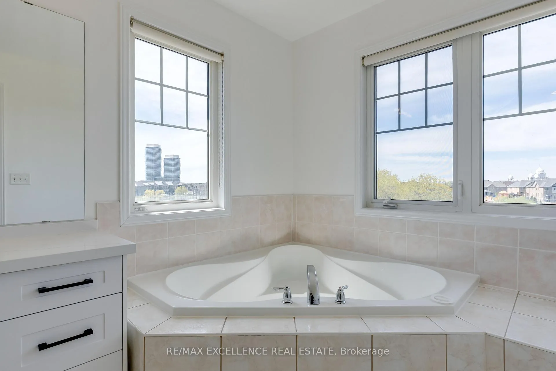 Photo 33 of 18 Davenhill Road, Brampton, Bram East — HOMEH