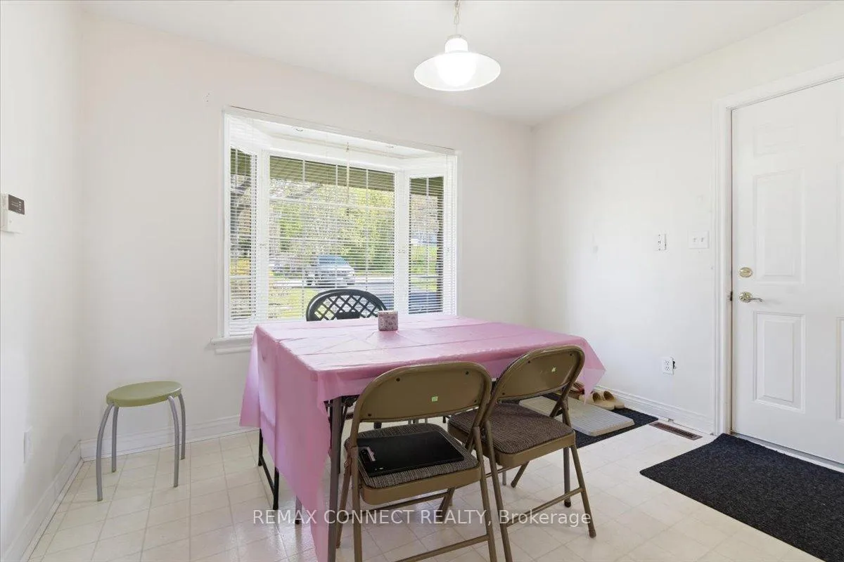 Photo 6 of 4 Sunrise Court, Cobourg — HOMEH