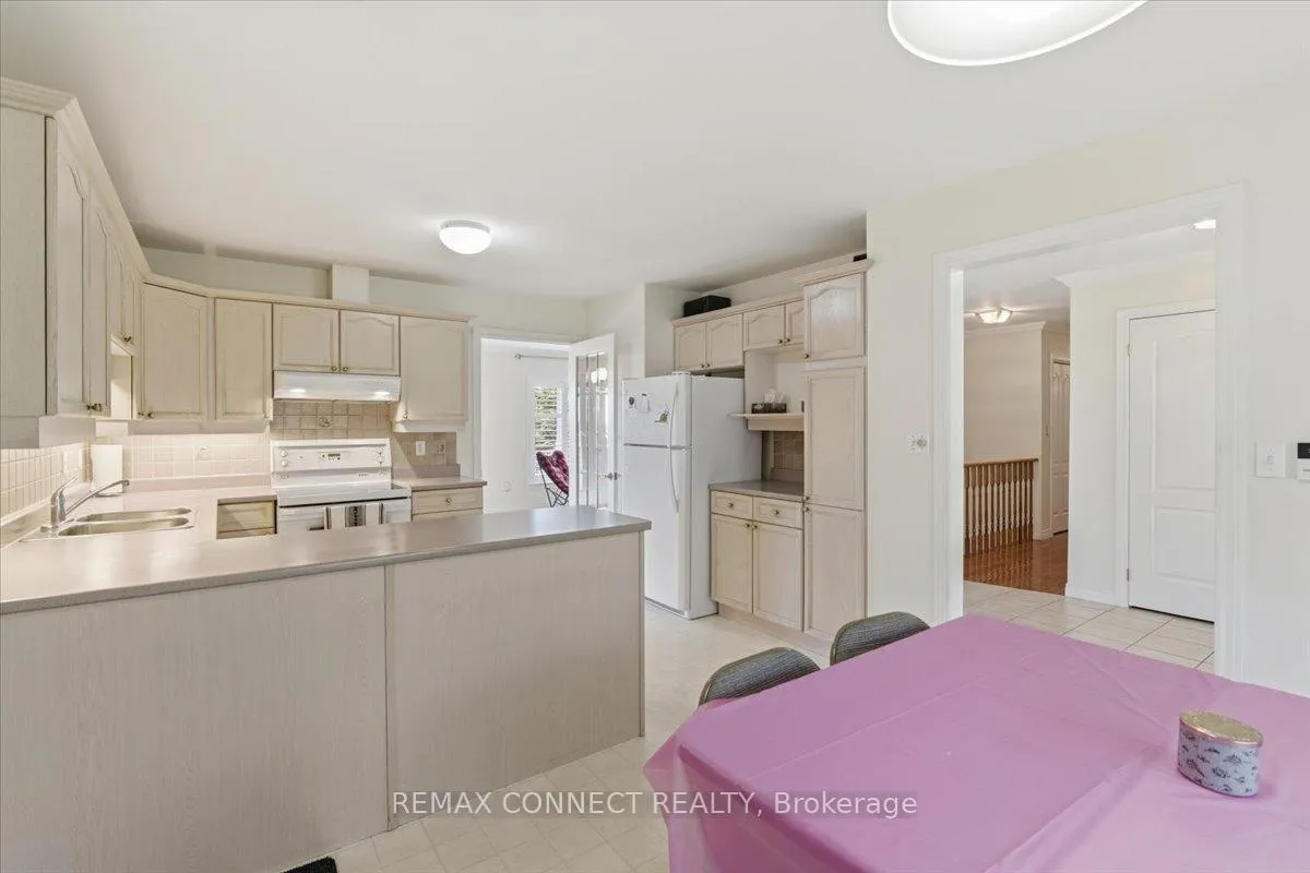 Photo 7 of 4 Sunrise Court, Cobourg — HOMEH
