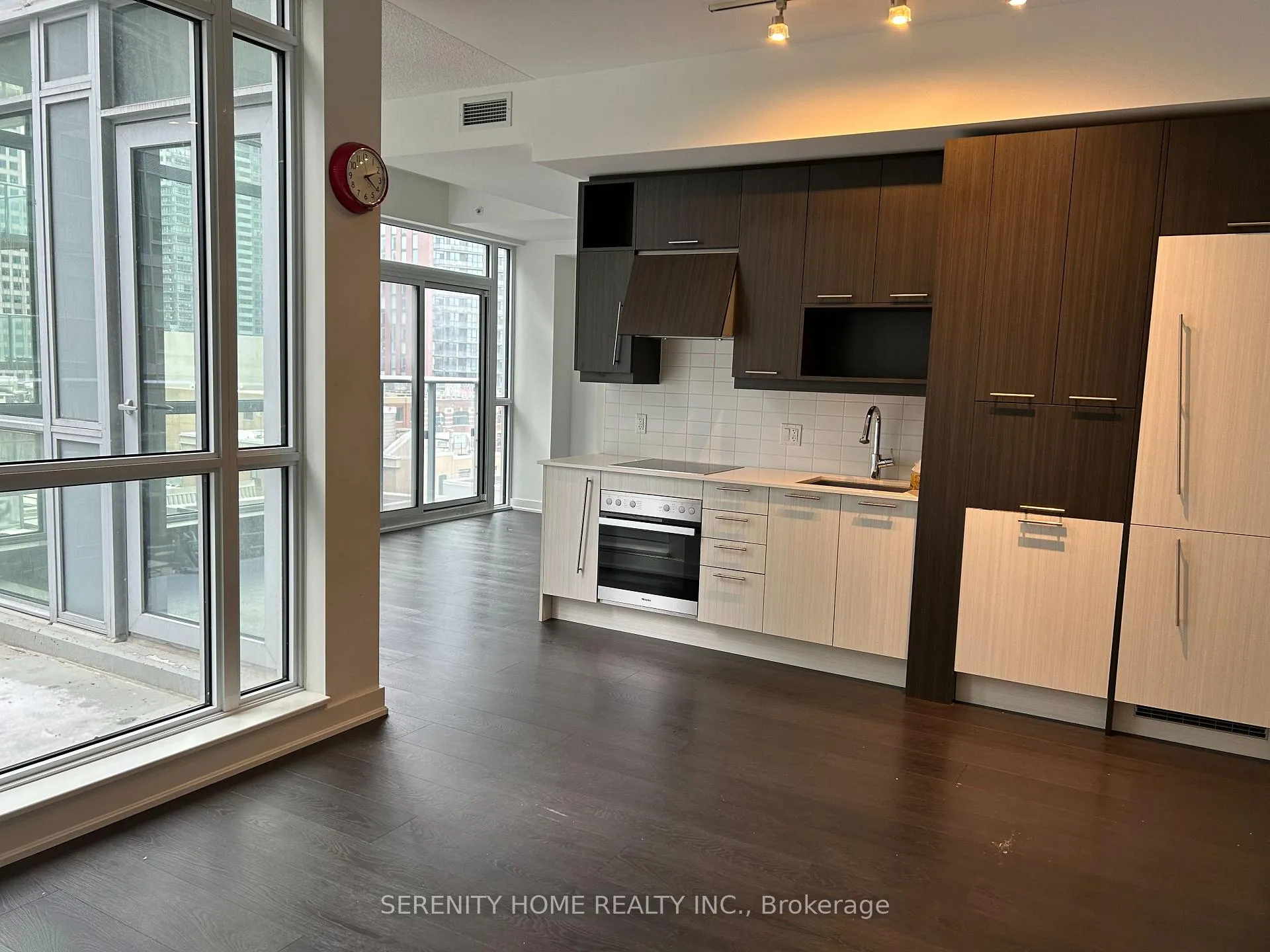 Photo 5 of Unit 805, 30 Nelson Street, Toronto, Waterfront Communities — HOMEH