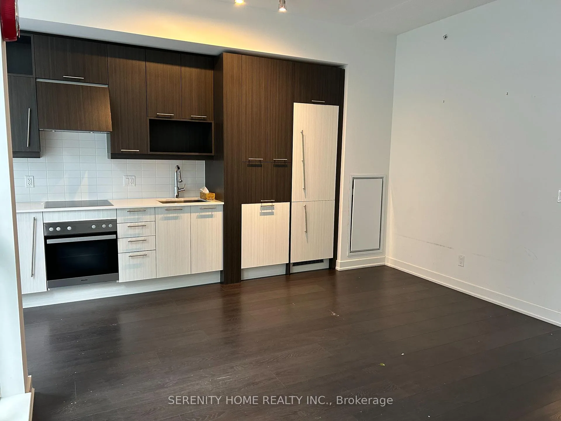 Photo 6 of Unit 805, 30 Nelson Street, Toronto, Waterfront Communities — HOMEH