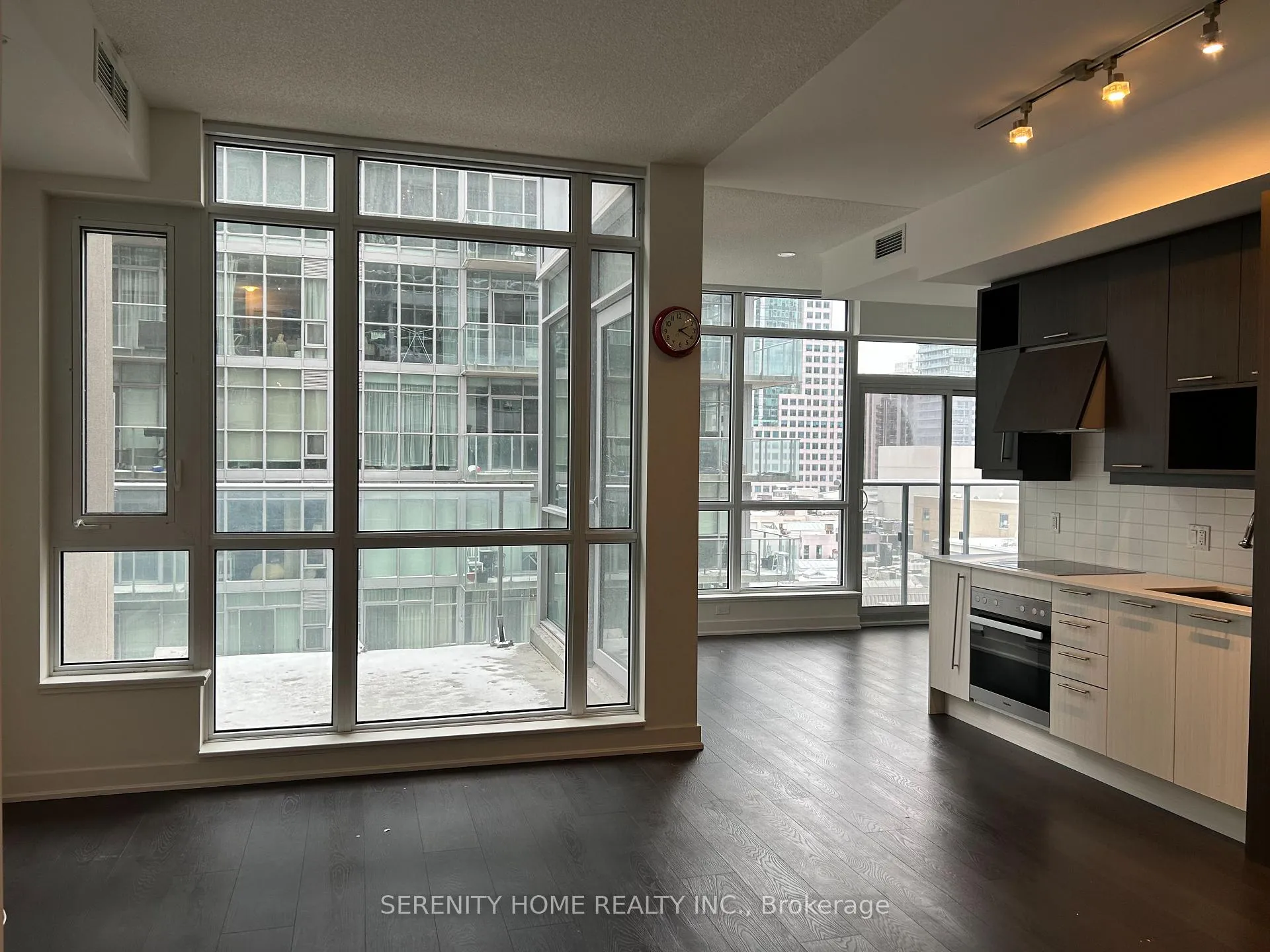 Photo 7 of Unit 805, 30 Nelson Street, Toronto, Waterfront Communities — HOMEH
