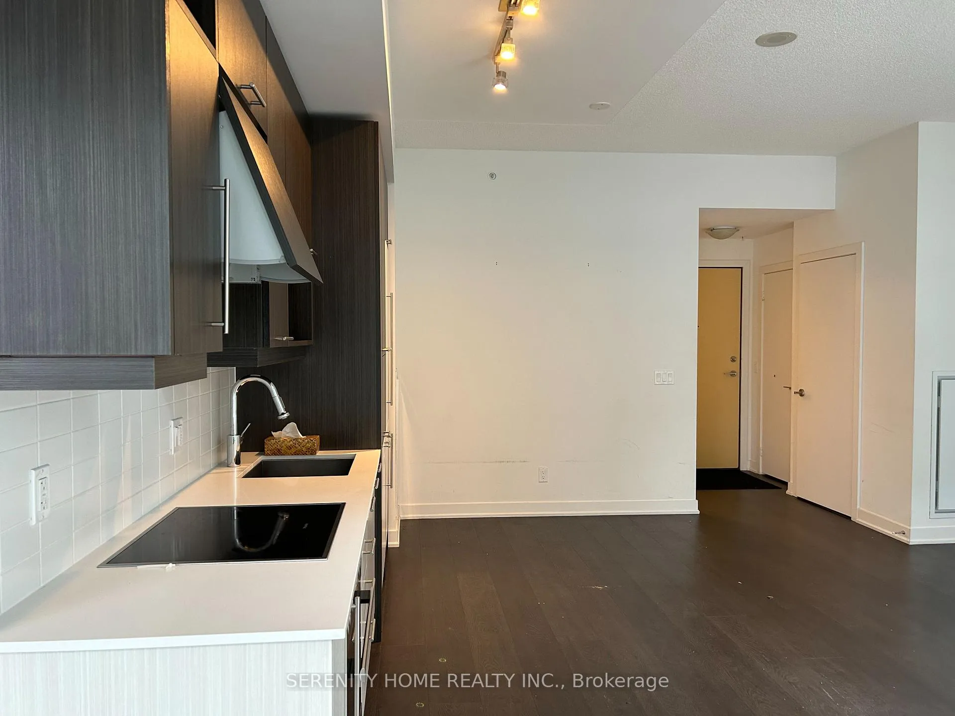 Photo 8 of Unit 805, 30 Nelson Street, Toronto, Waterfront Communities — HOMEH