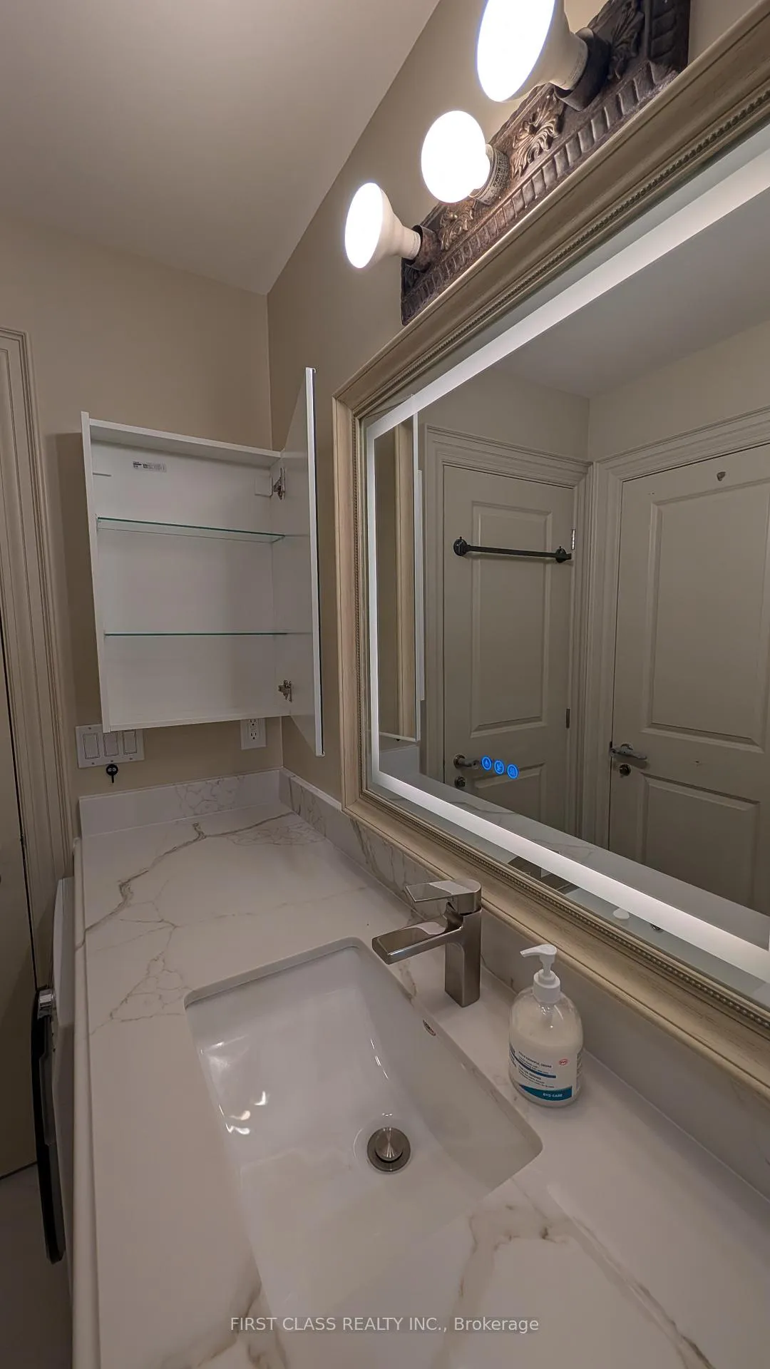 Photo 9 of Unit Main, 424 Roehampton Avenue, Toronto, Mount Pleasant East — HOMEH