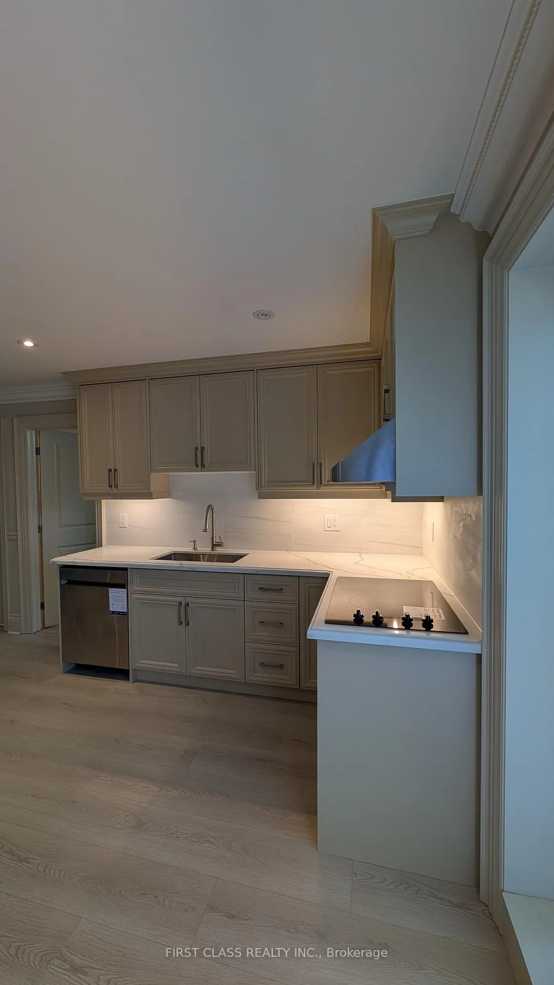 Photo 14 of Unit Main, 424 Roehampton Avenue, Toronto, Mount Pleasant East — HOMEH