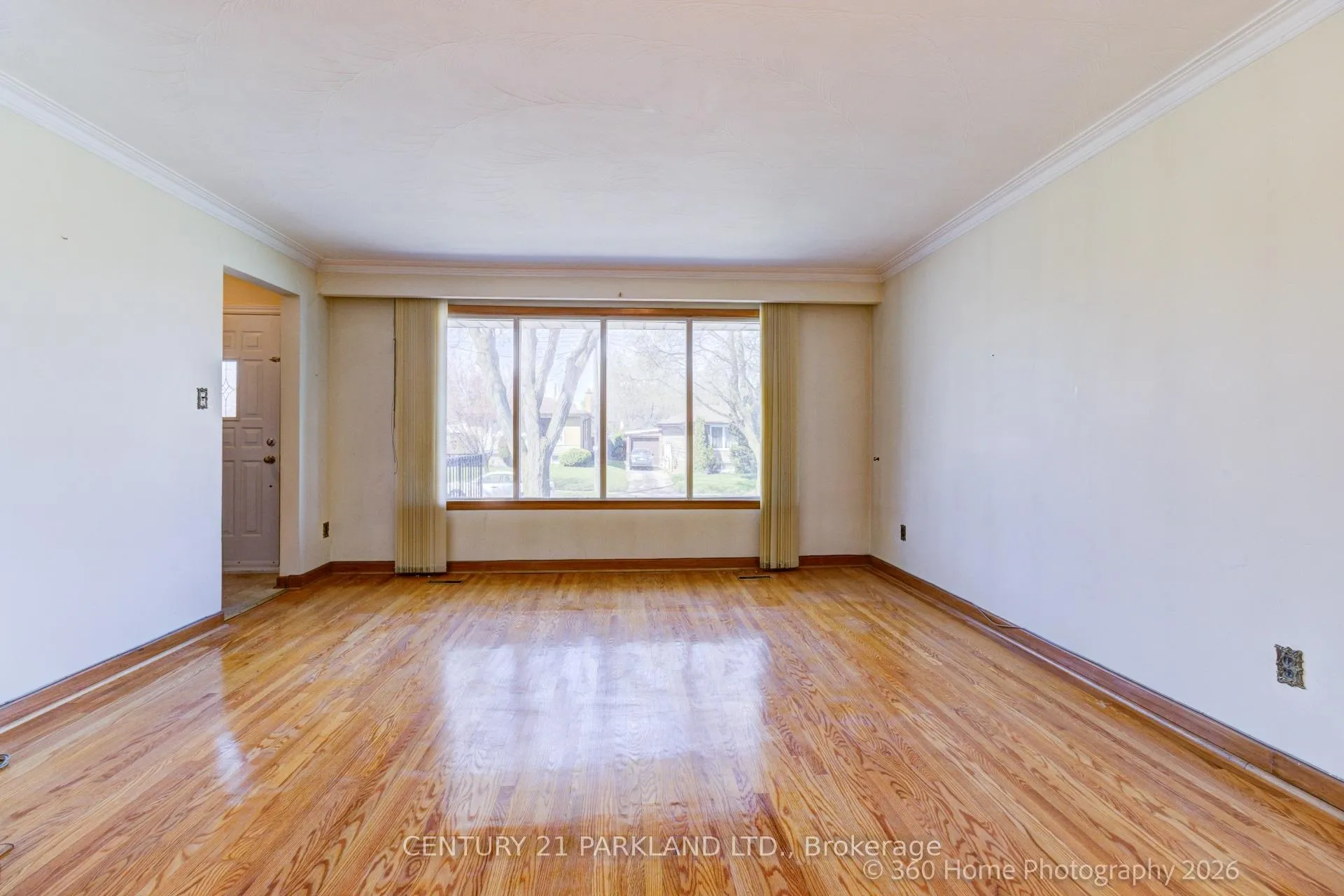 Photo 6 of 41 Brantwood Drive, Scarborough, Woburn — HOMEH