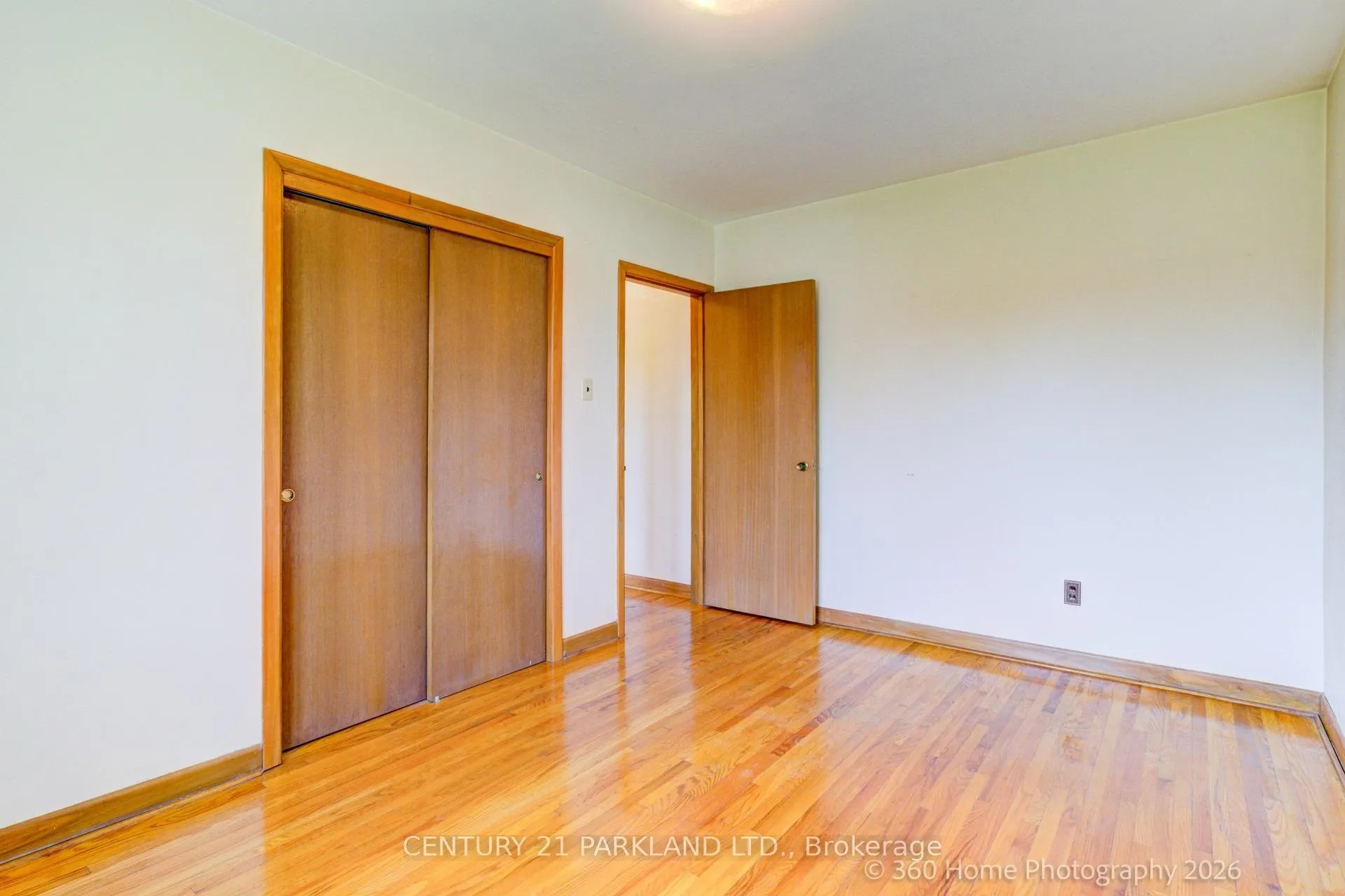 Photo 9 of 41 Brantwood Drive, Scarborough, Woburn — HOMEH