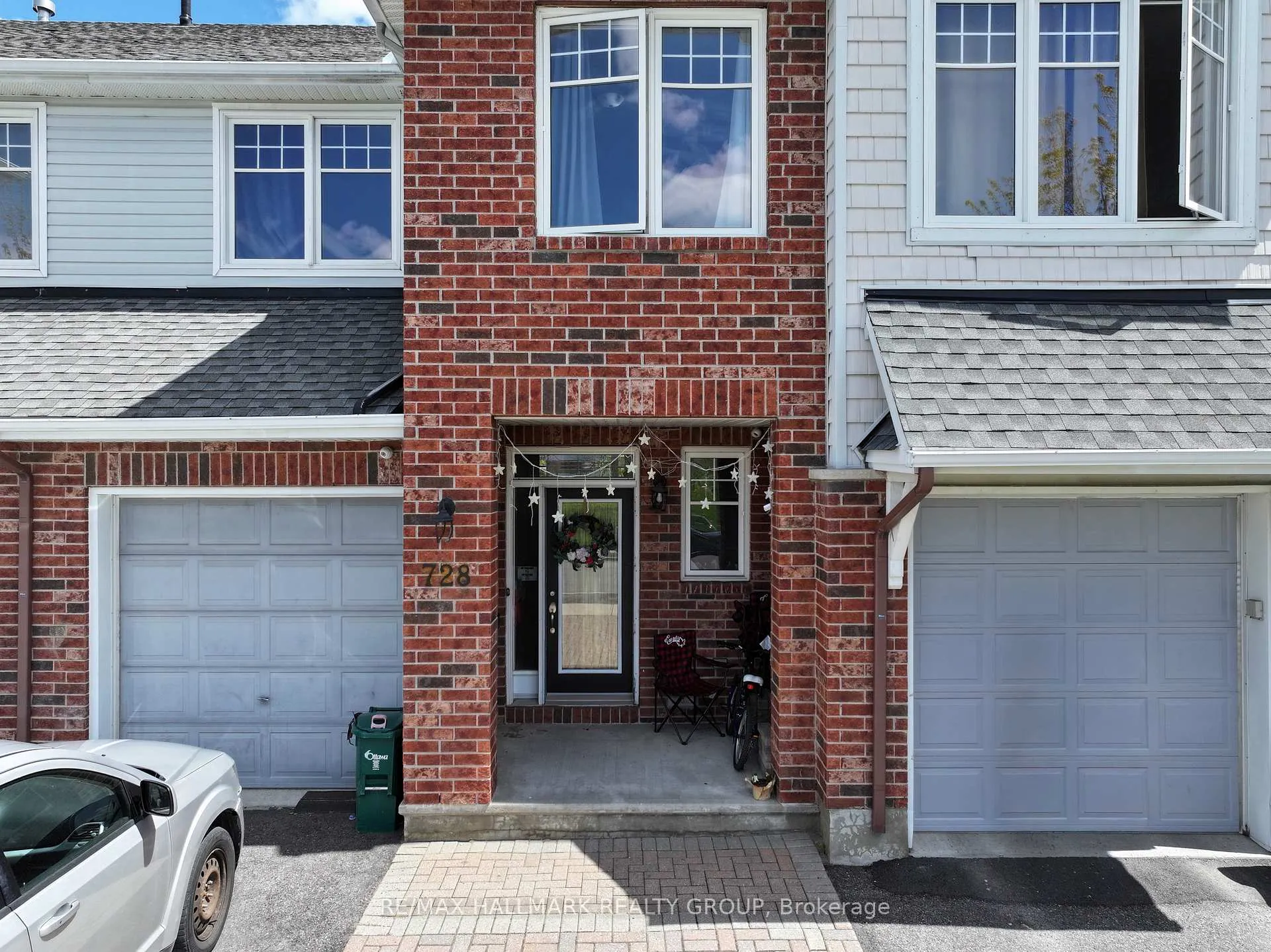 Photo 2 of 728 Cedar Creek Drive, Ottawa, Blossom Park/Kemp Park/Findlay Creek — HOMEH