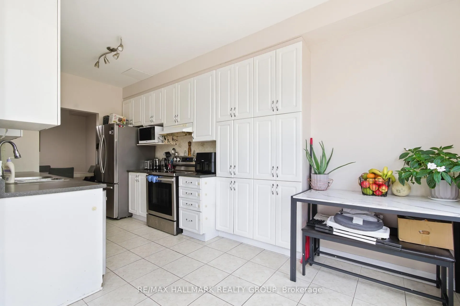 Photo 12 of 728 Cedar Creek Drive, Ottawa, Blossom Park/Kemp Park/Findlay Creek — HOMEH