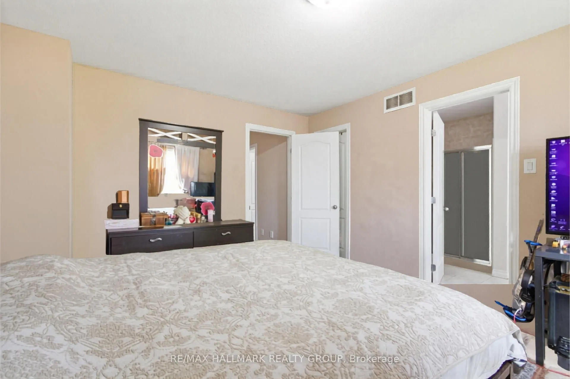 Photo 19 of 728 Cedar Creek Drive, Ottawa, Blossom Park/Kemp Park/Findlay Creek — HOMEH