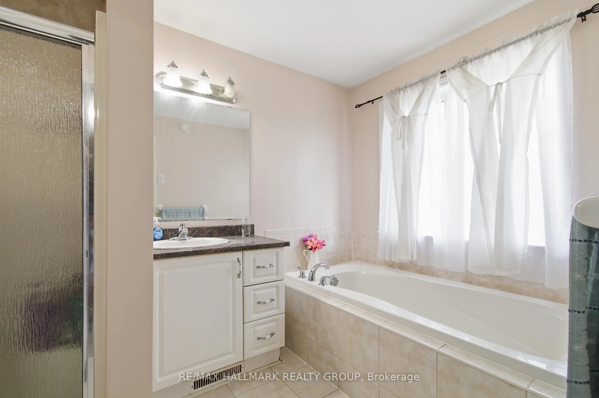 Photo 21 of 728 Cedar Creek Drive, Ottawa, Blossom Park/Kemp Park/Findlay Creek — HOMEH