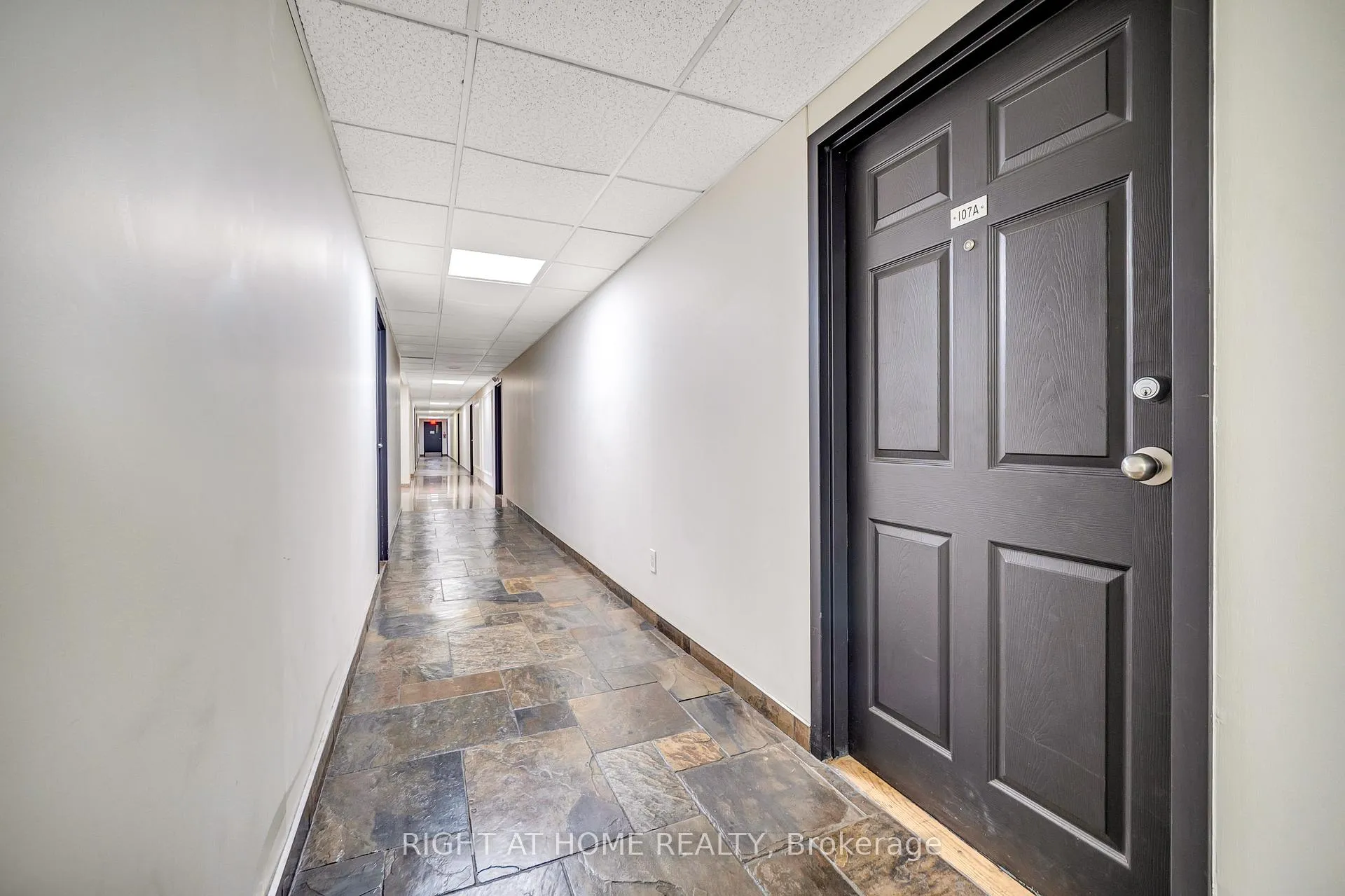 Photo 5 of Unit 107A, 7398 Yonge Street, Vaughan, Crestwood-Springfarm-Yorkhill — HOMEH